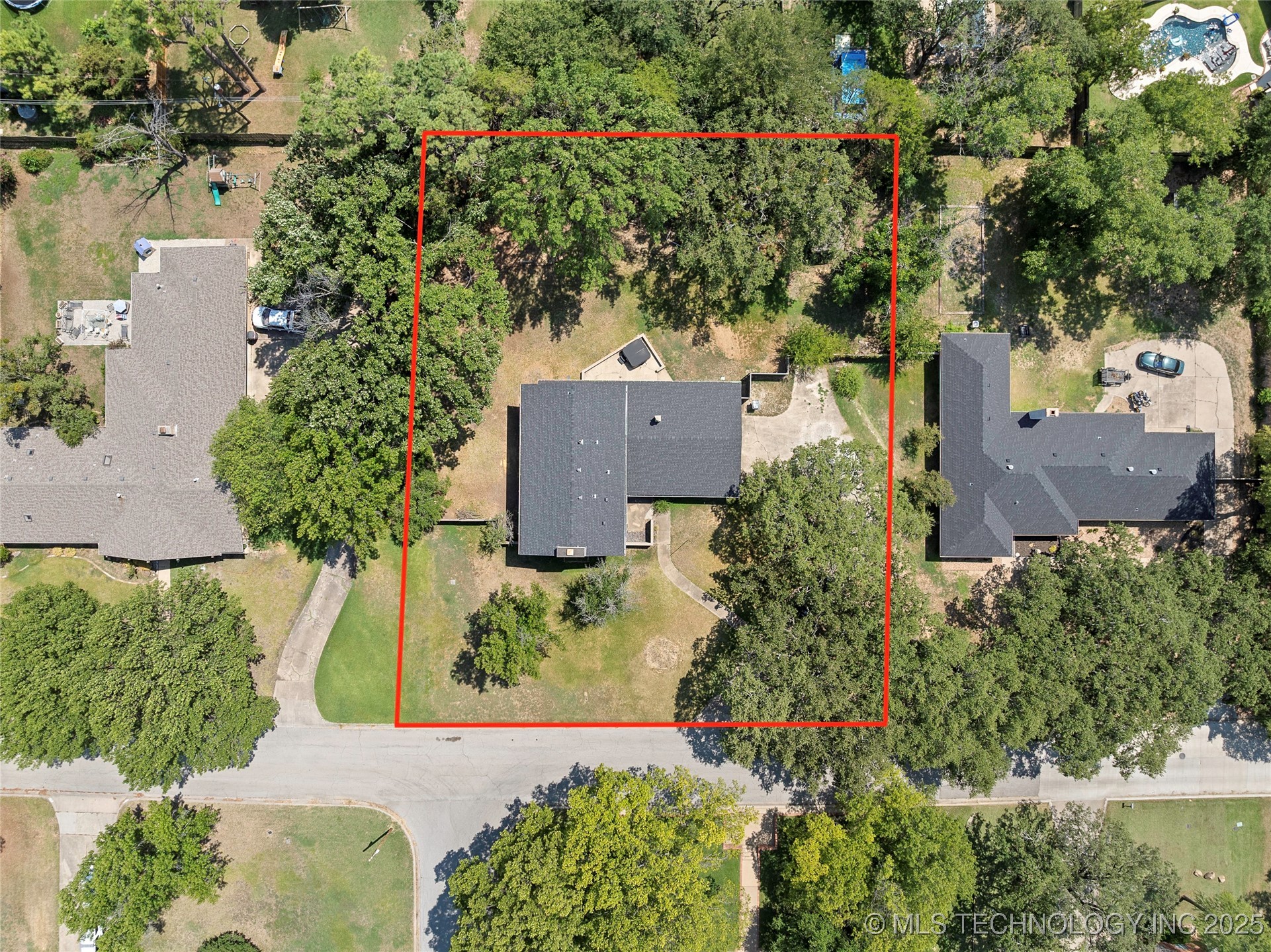 2222 Cloverleaf Place Property Photo 46