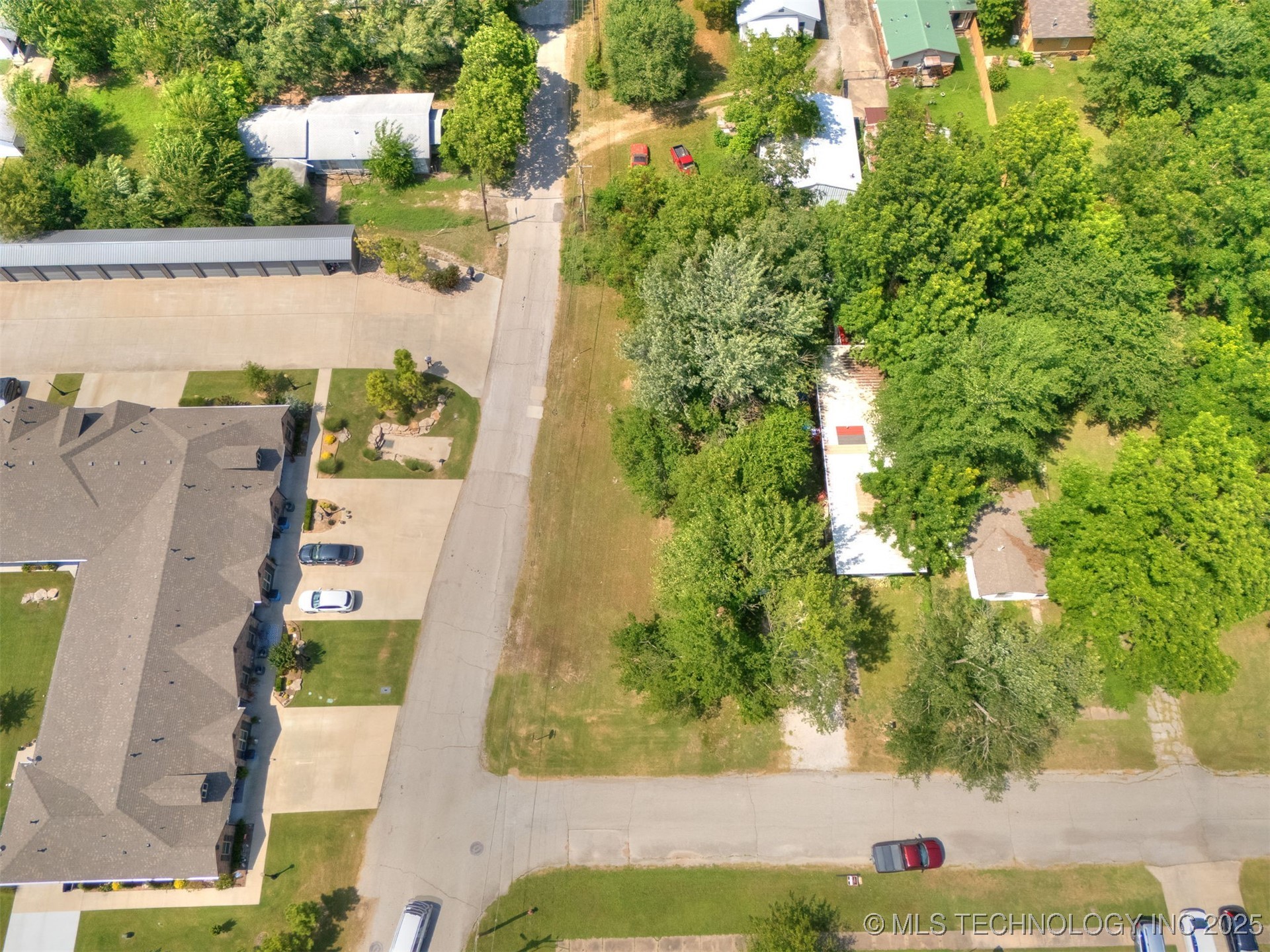 101 E 1st Street Property Photo 4