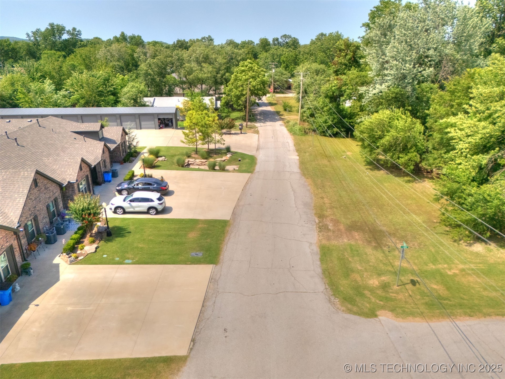 101 E 1st Street Property Photo 7