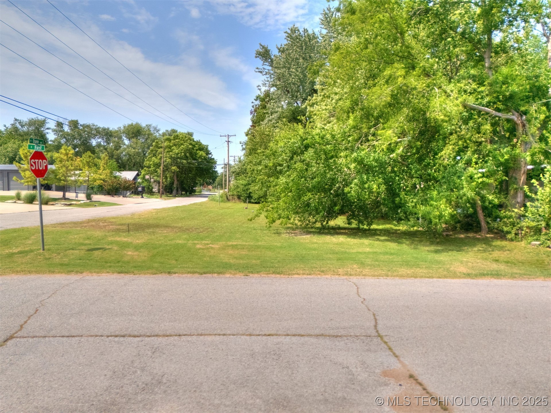 101 E 1st Street Property Photo 9