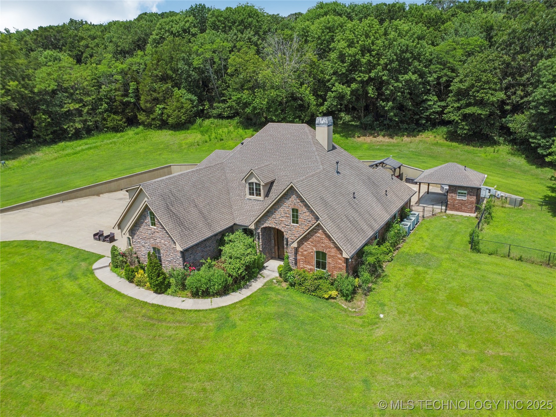 3751 N 427 Road Property Photo 1