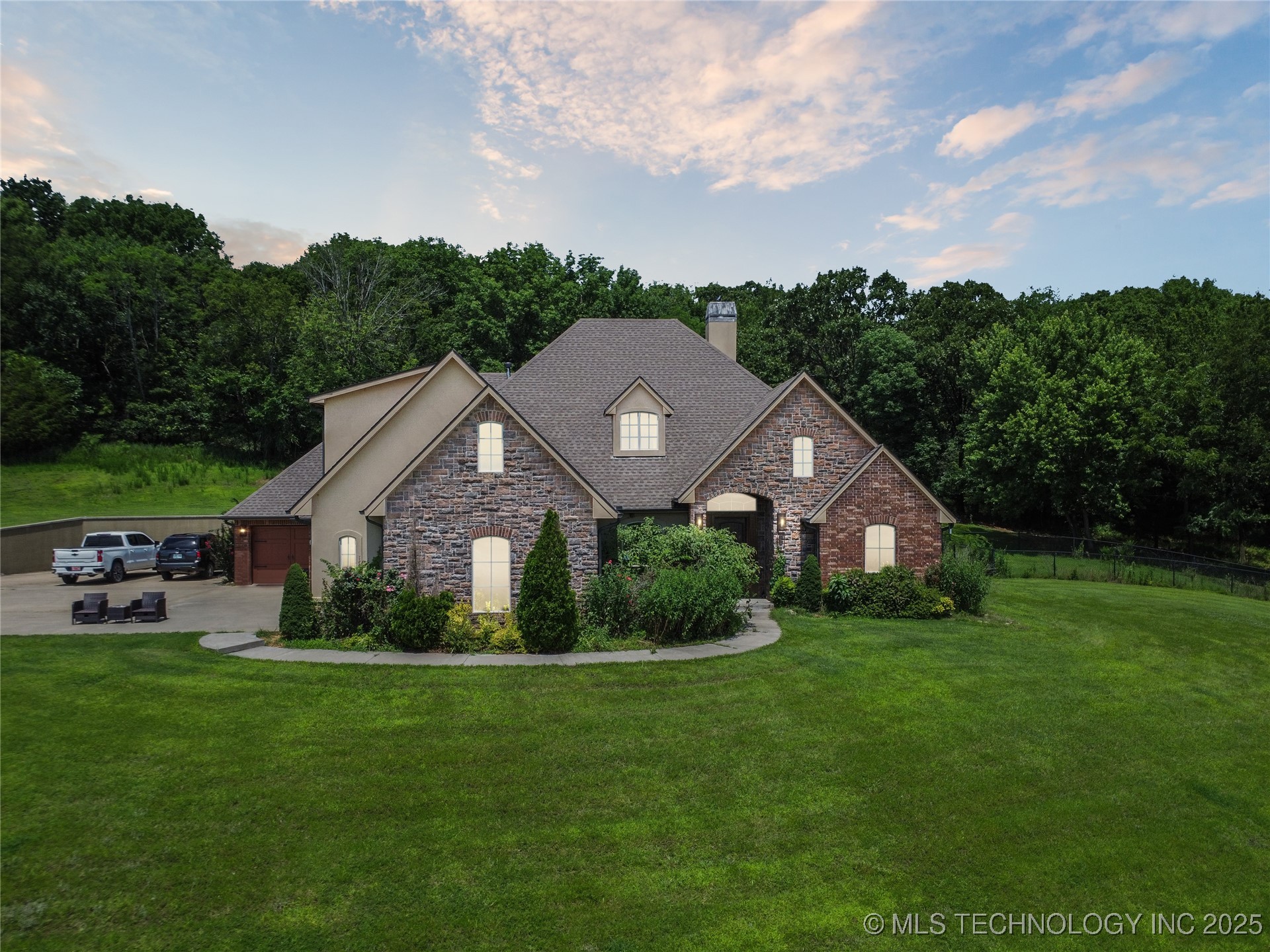 3751 N 427 Road Property Photo 2