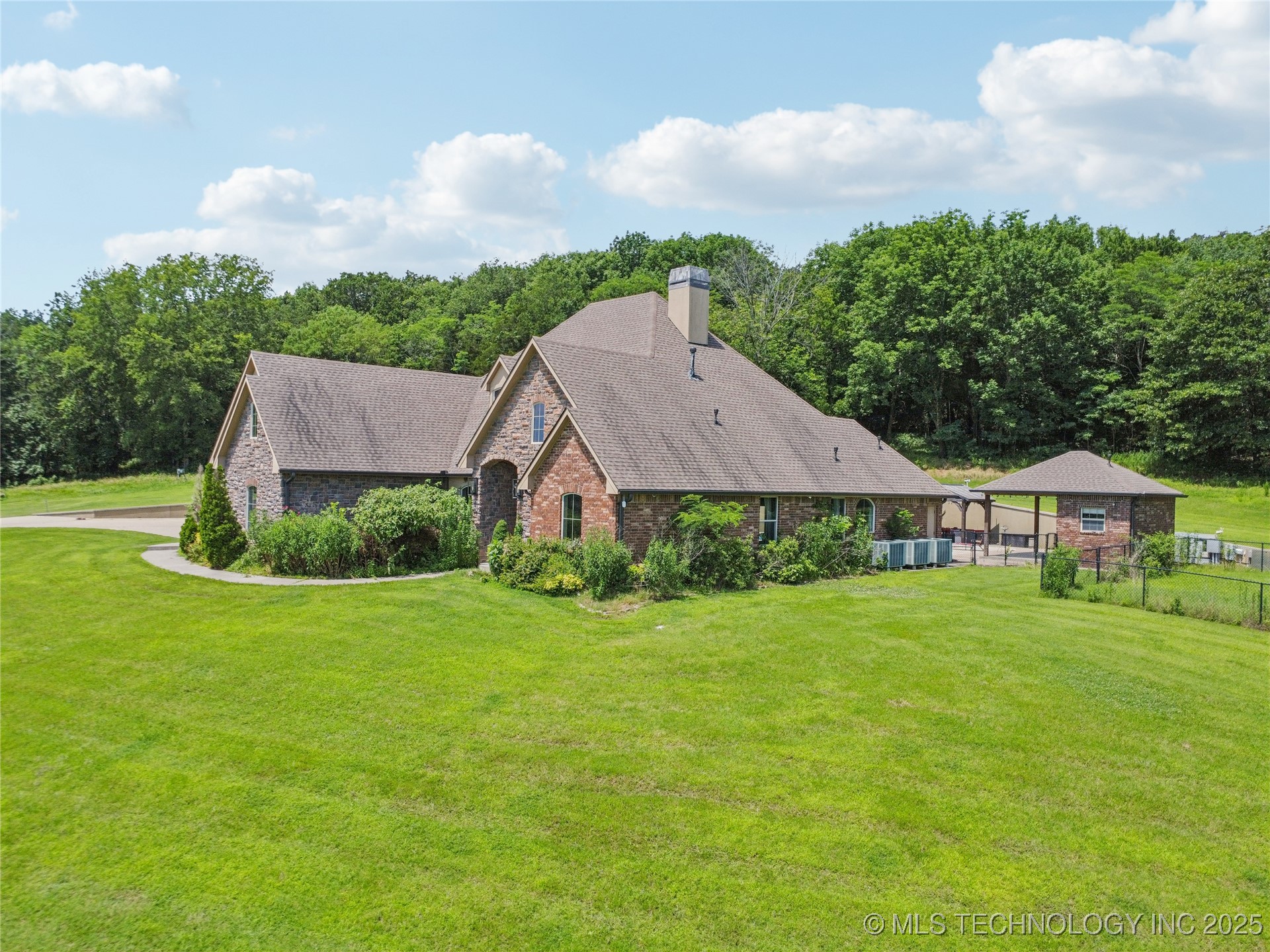 3751 N 427 Road Property Photo 4