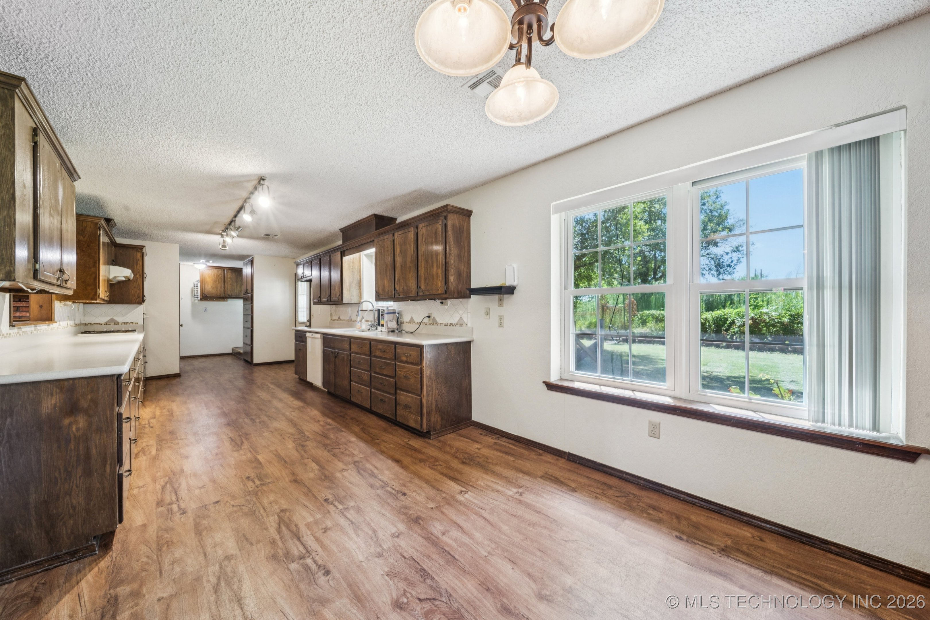 100 S 5th Street Property Photo 10