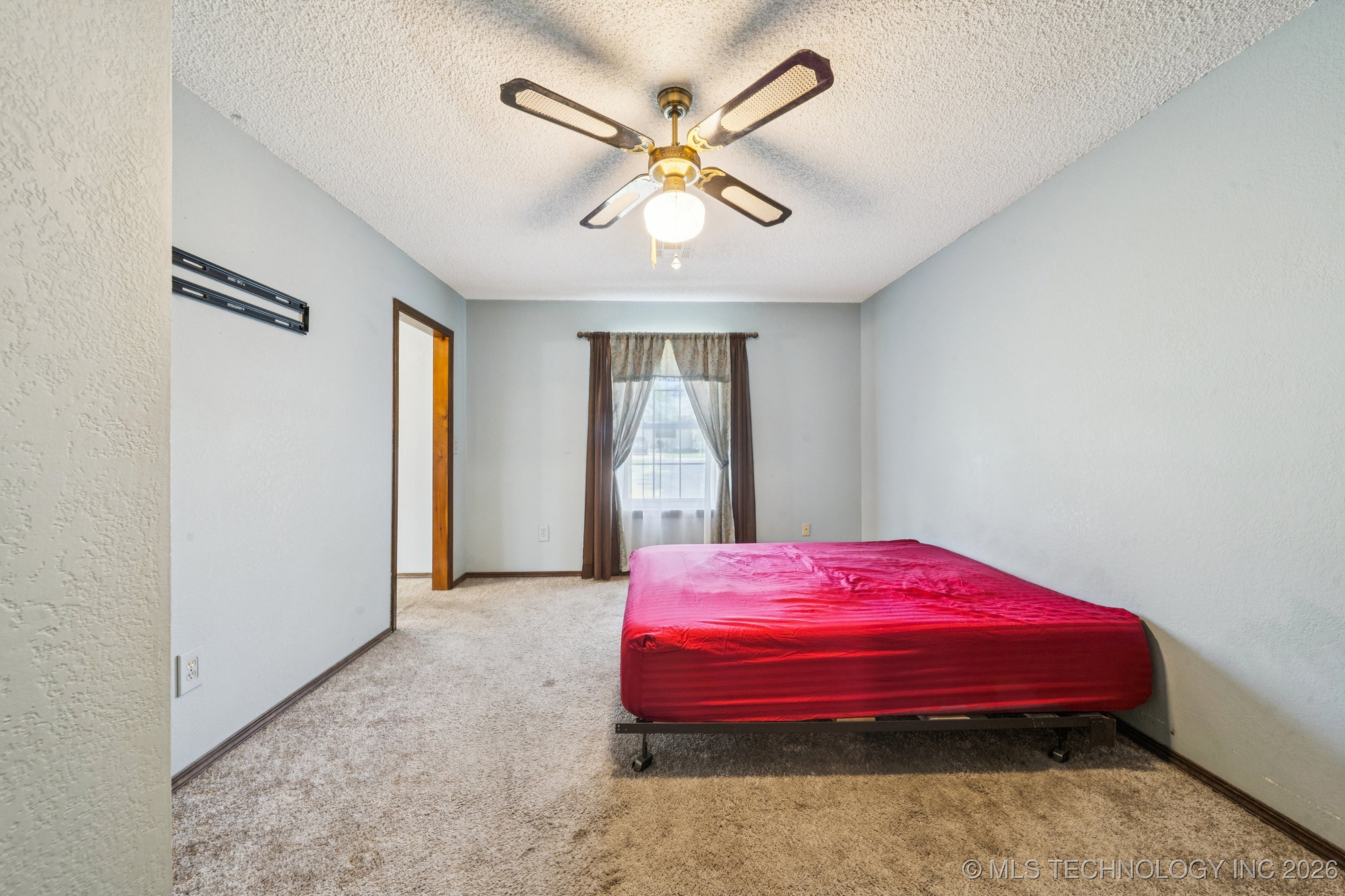 100 S 5th Street Property Photo 16