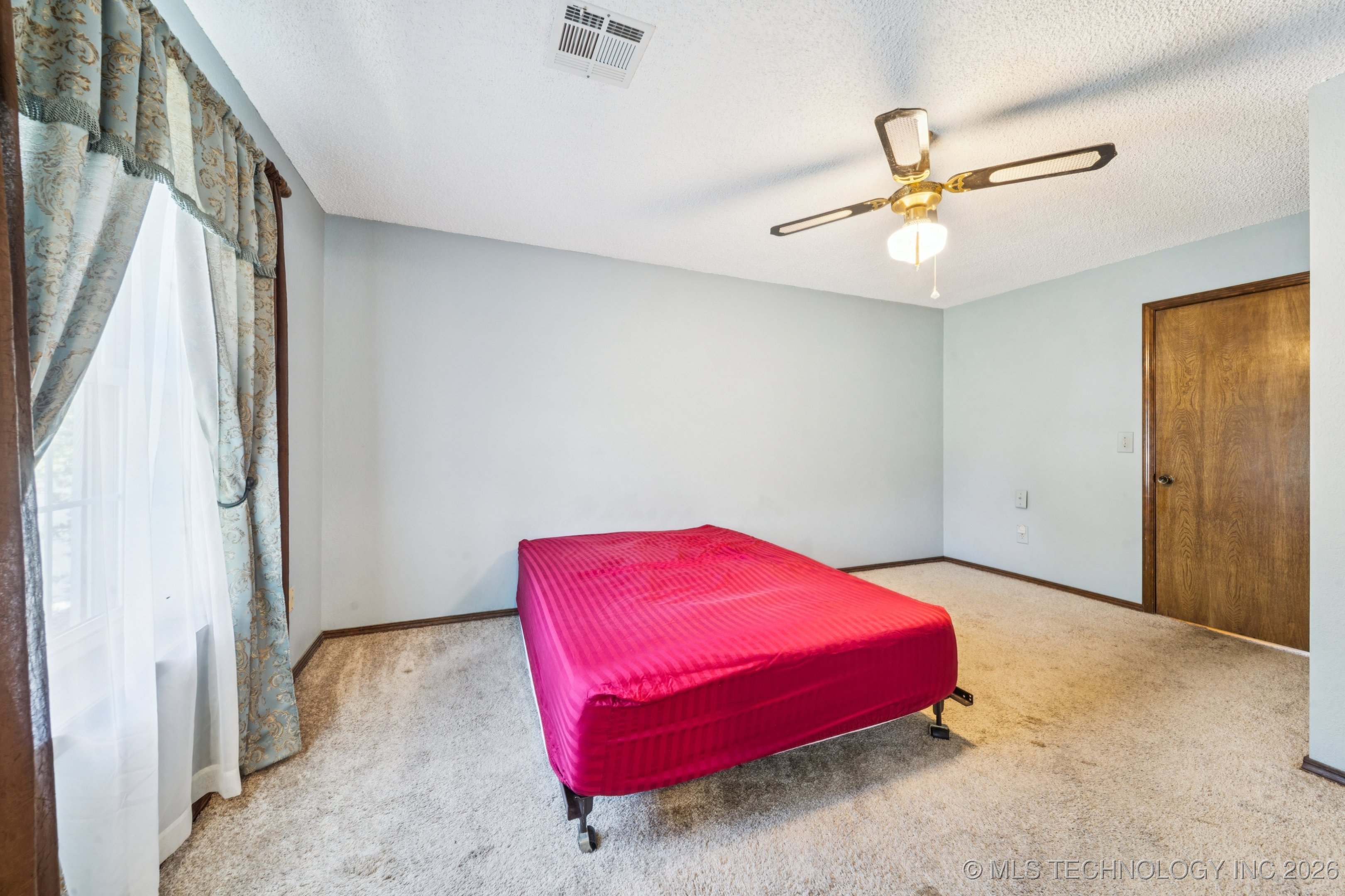 100 S 5th Street Property Photo 17