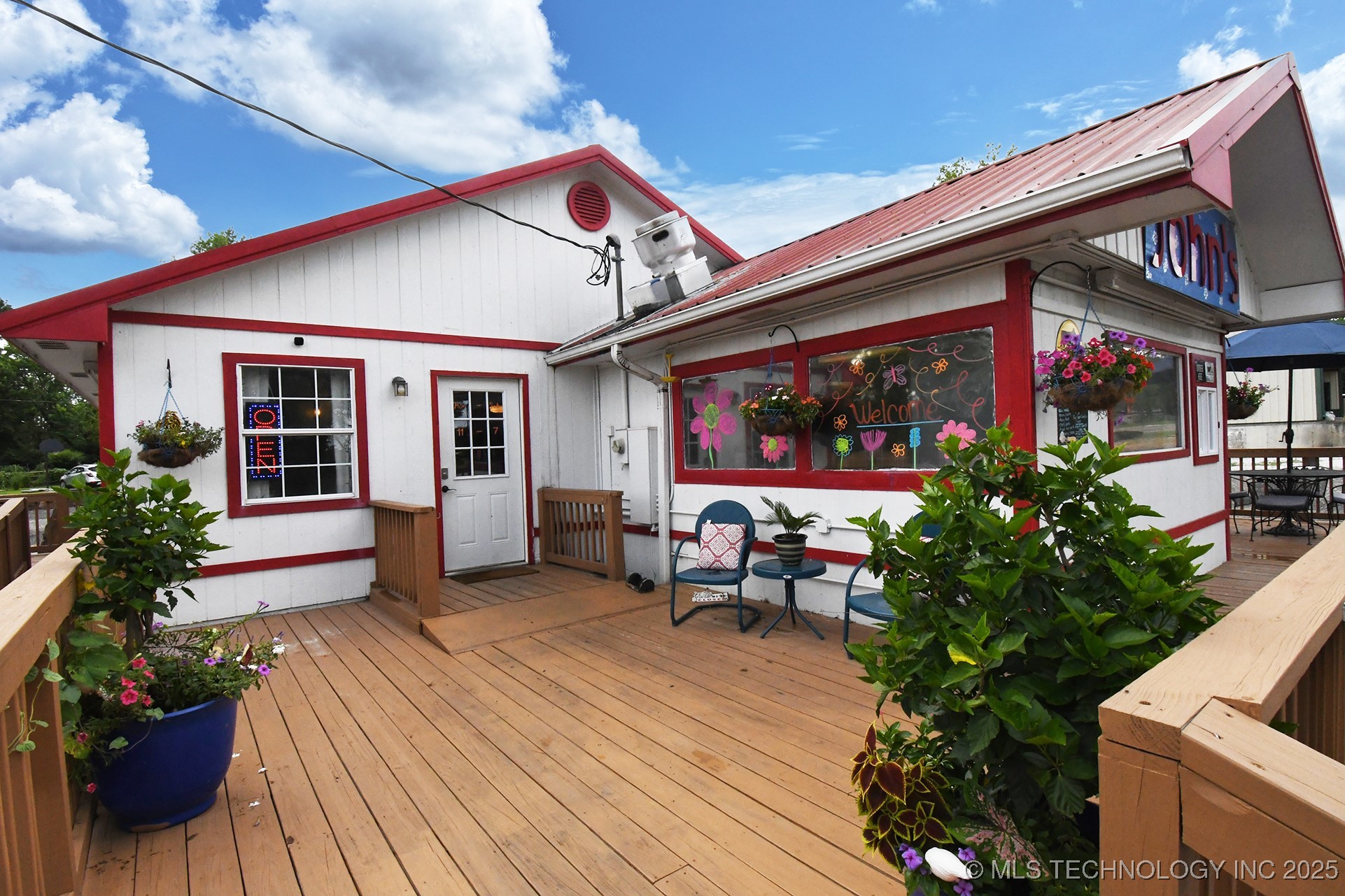 513 E Schley Street Property Photo 2