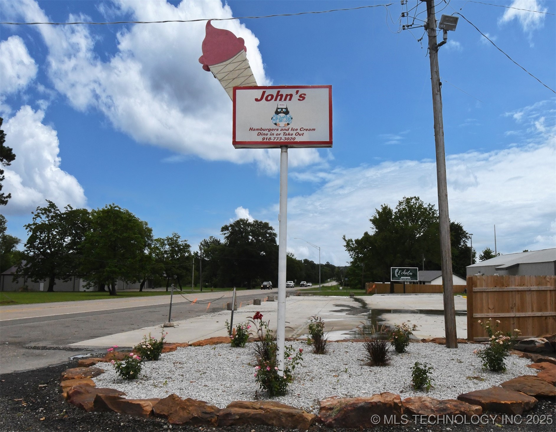 513 E Schley Street Property Photo 3