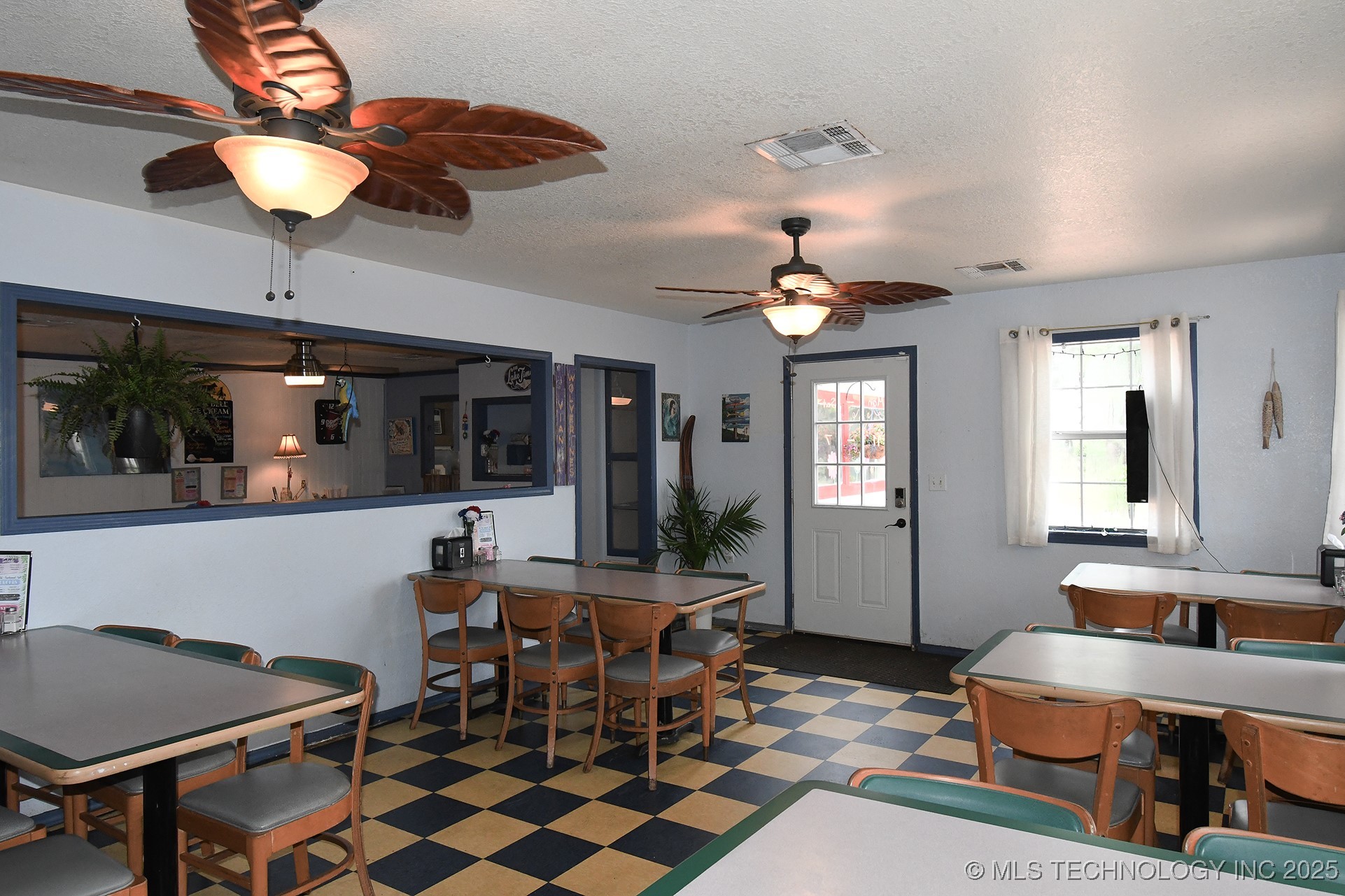 513 E Schley Street Property Photo 7