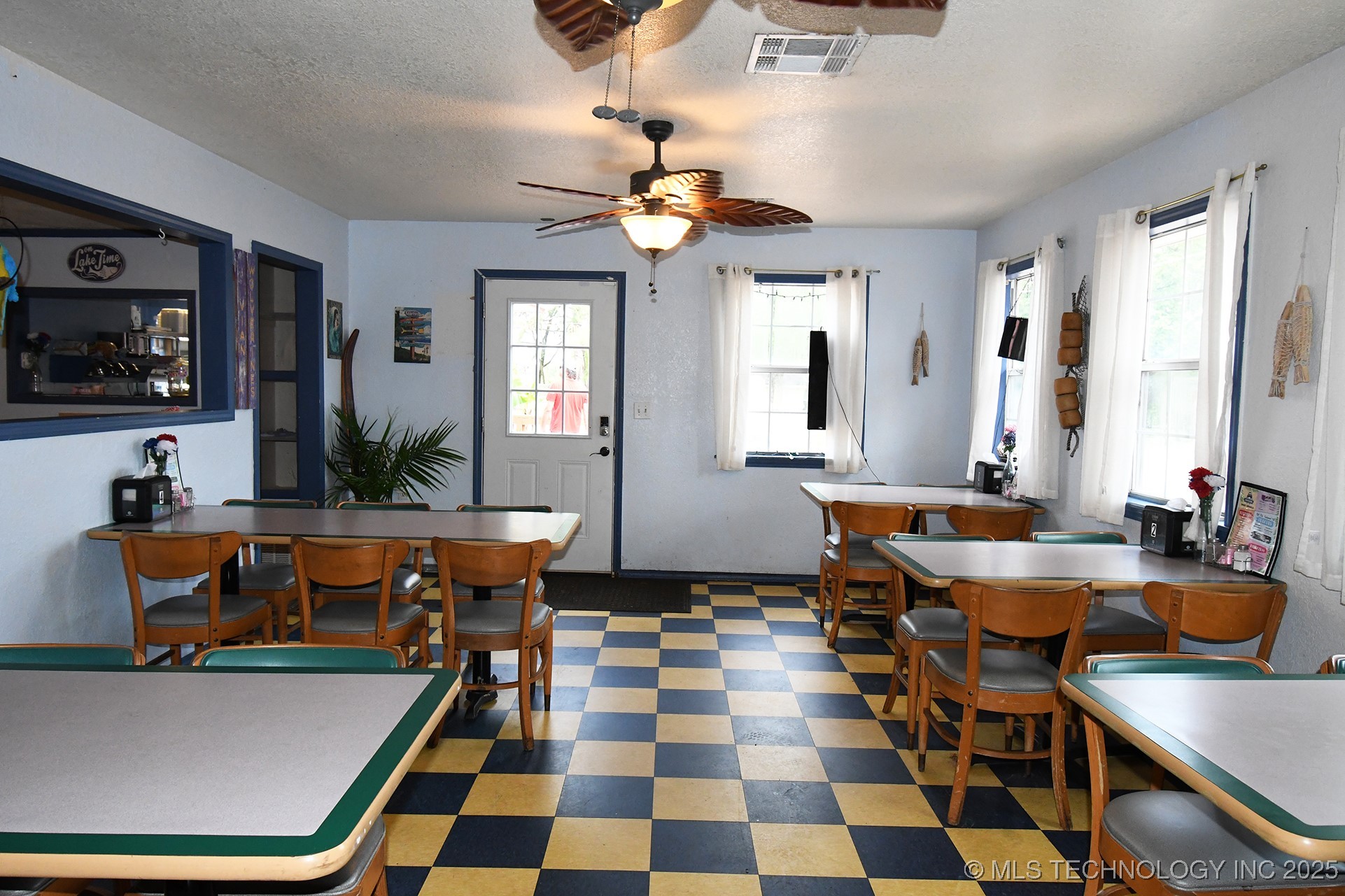 513 E Schley Street Property Photo 8