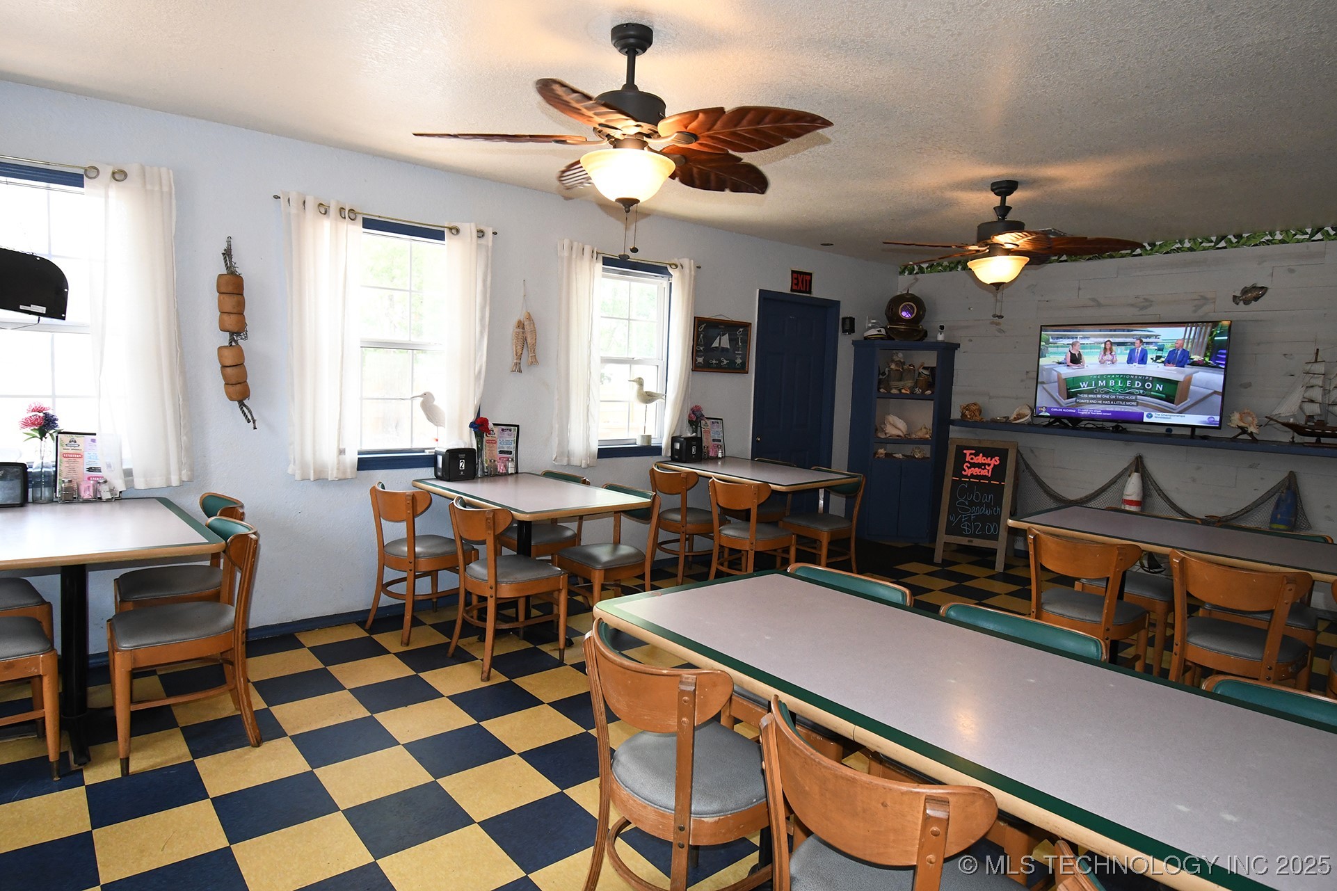 513 E Schley Street Property Photo 9