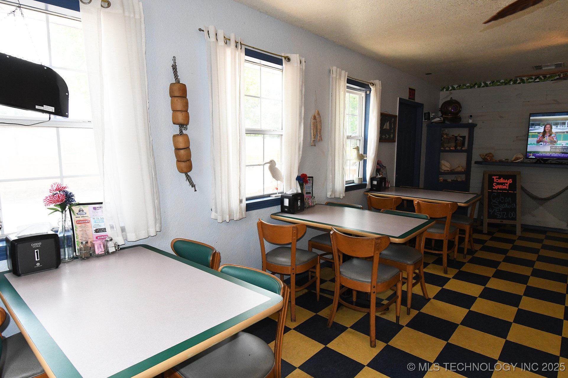 513 E Schley Street Property Photo 10