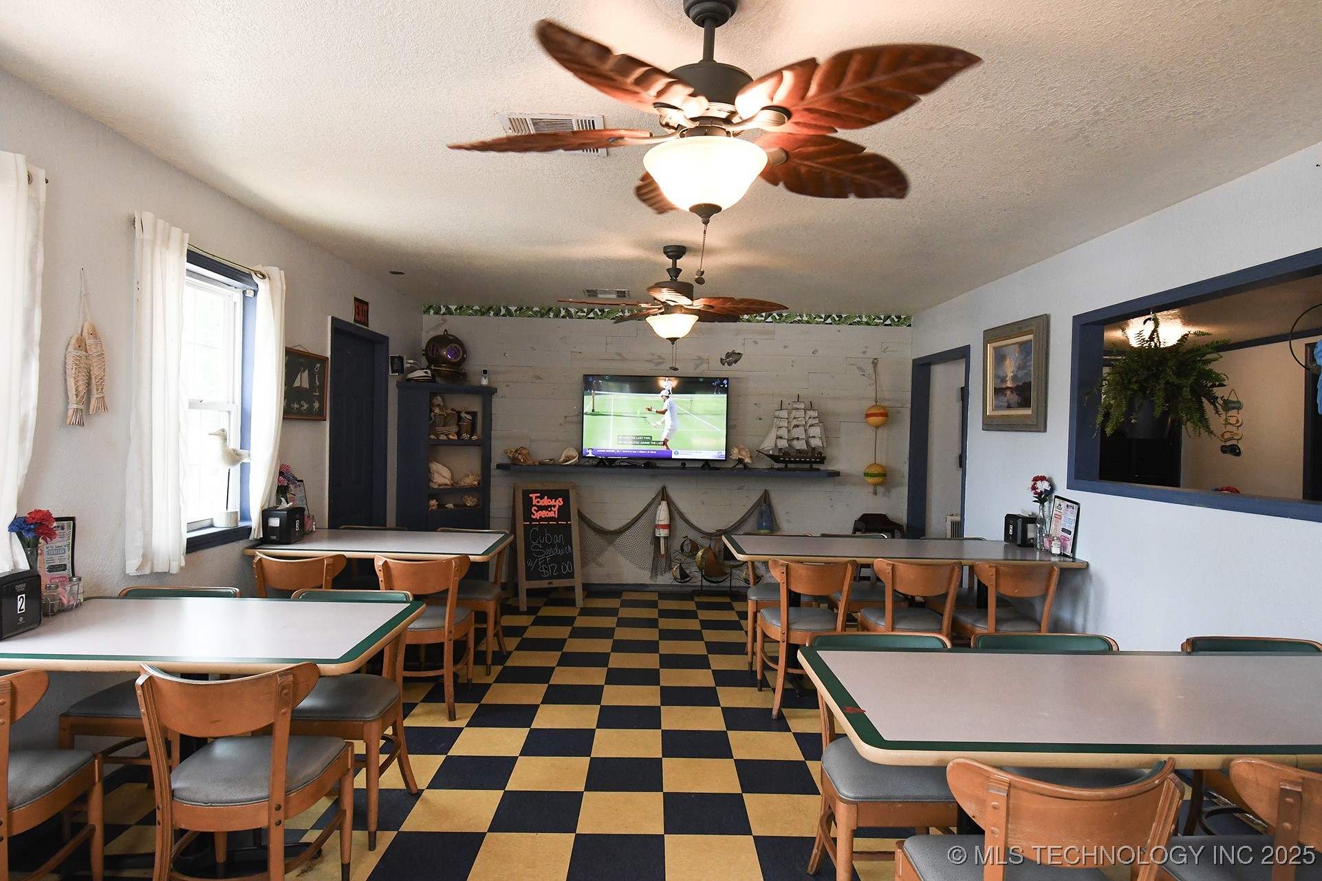 513 E Schley Street Property Photo 11