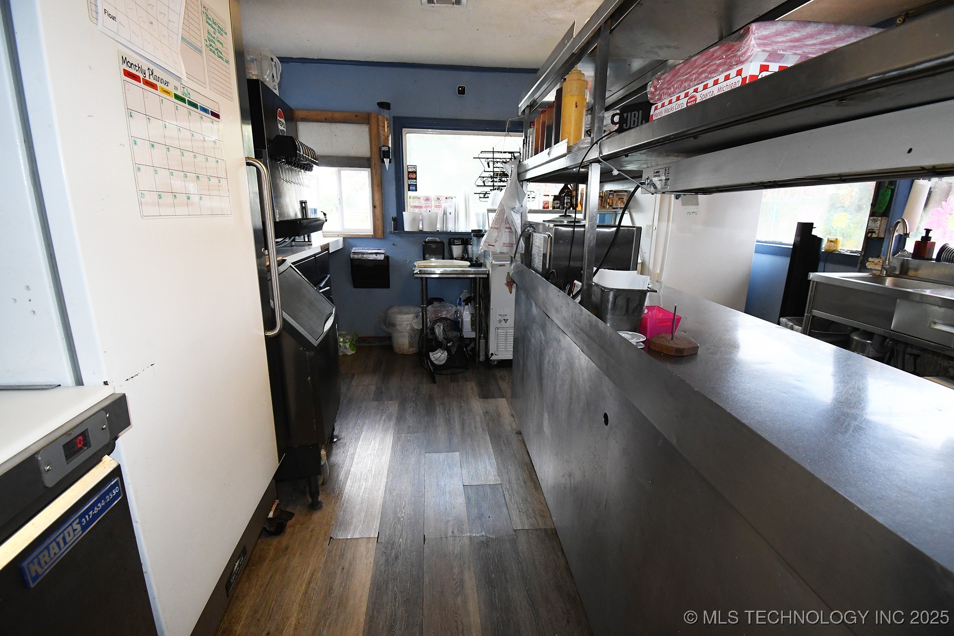 513 E Schley Street Property Photo 18