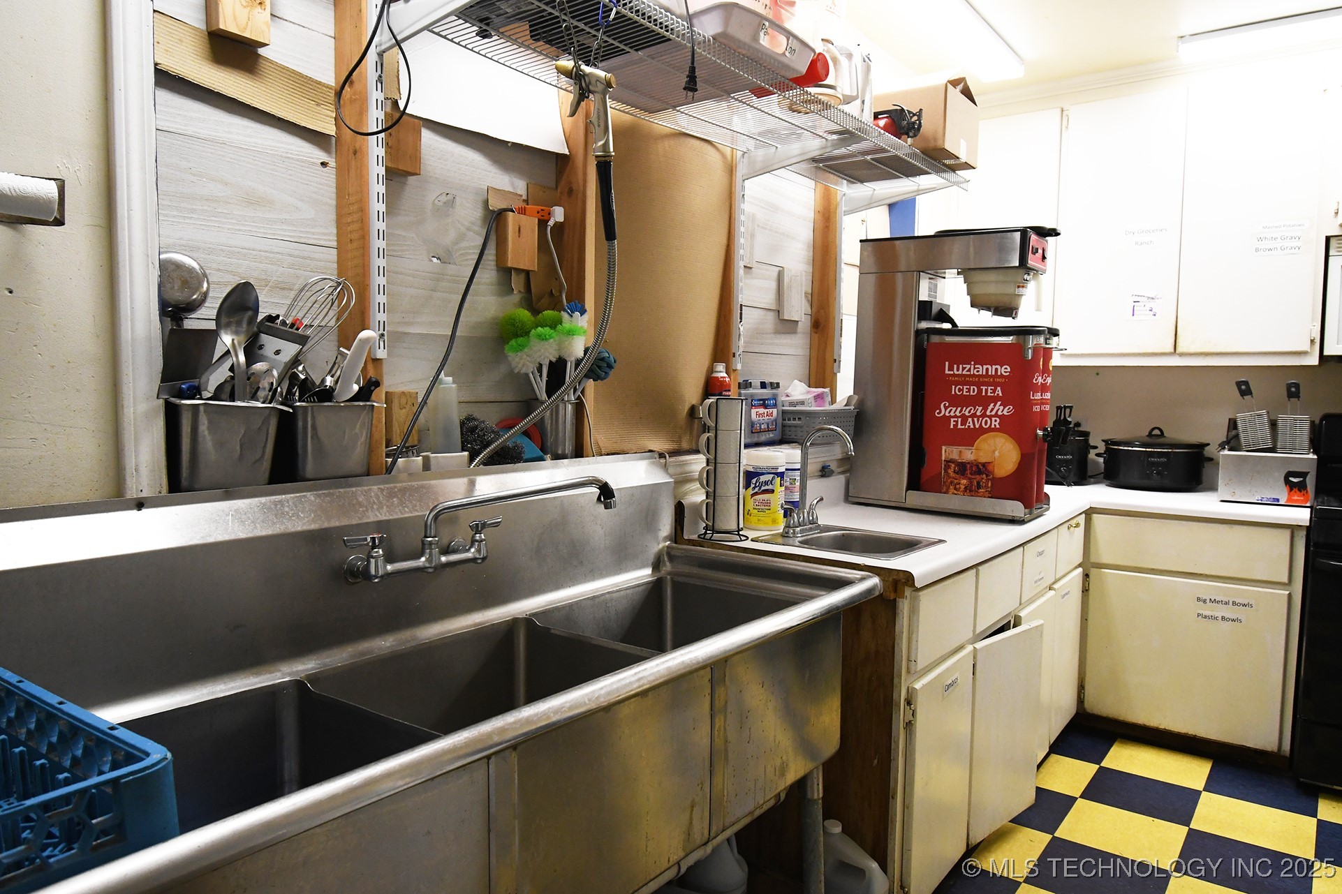 513 E Schley Street Property Photo 29