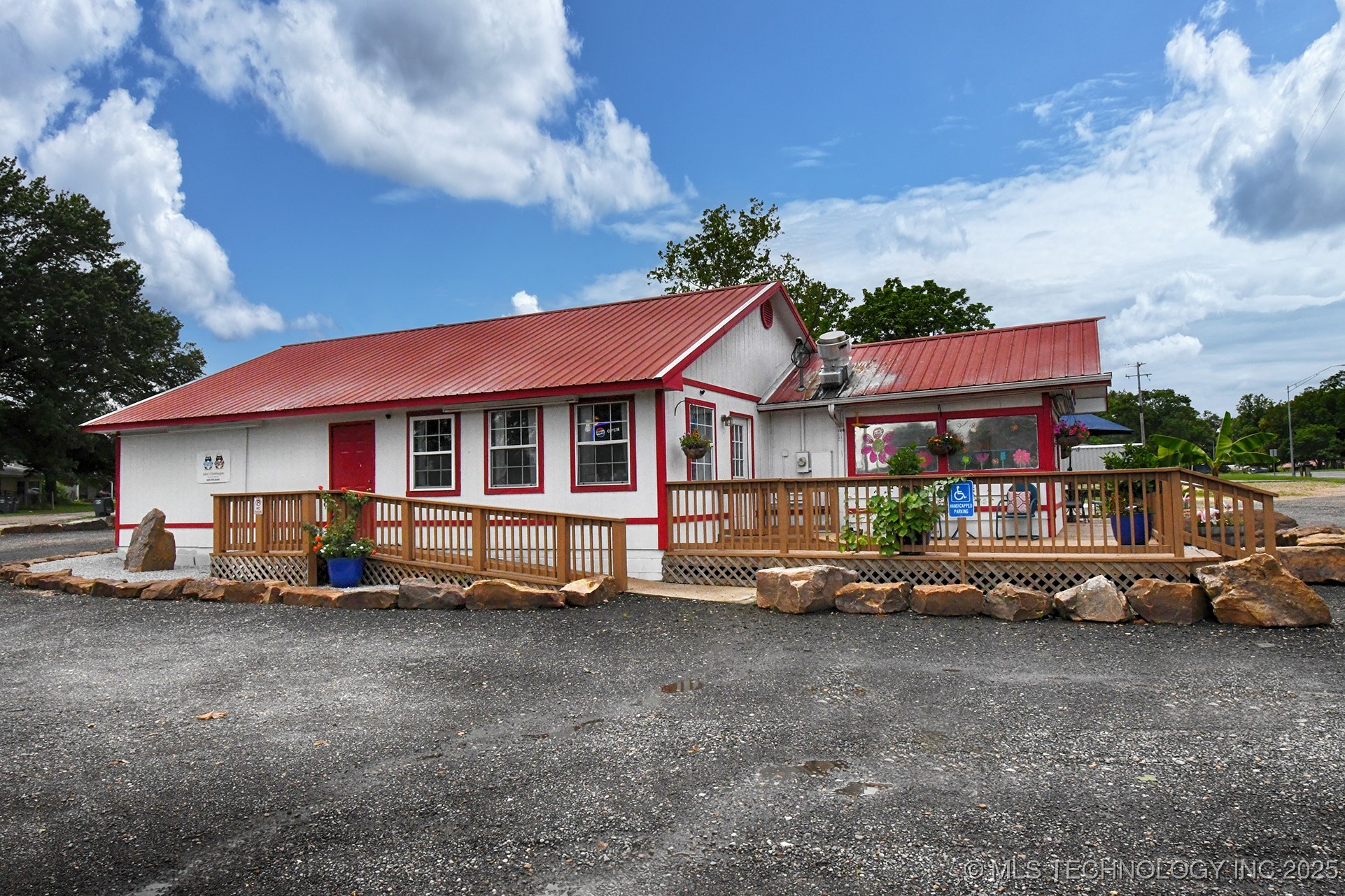 513 E Schley Street Property Photo 34