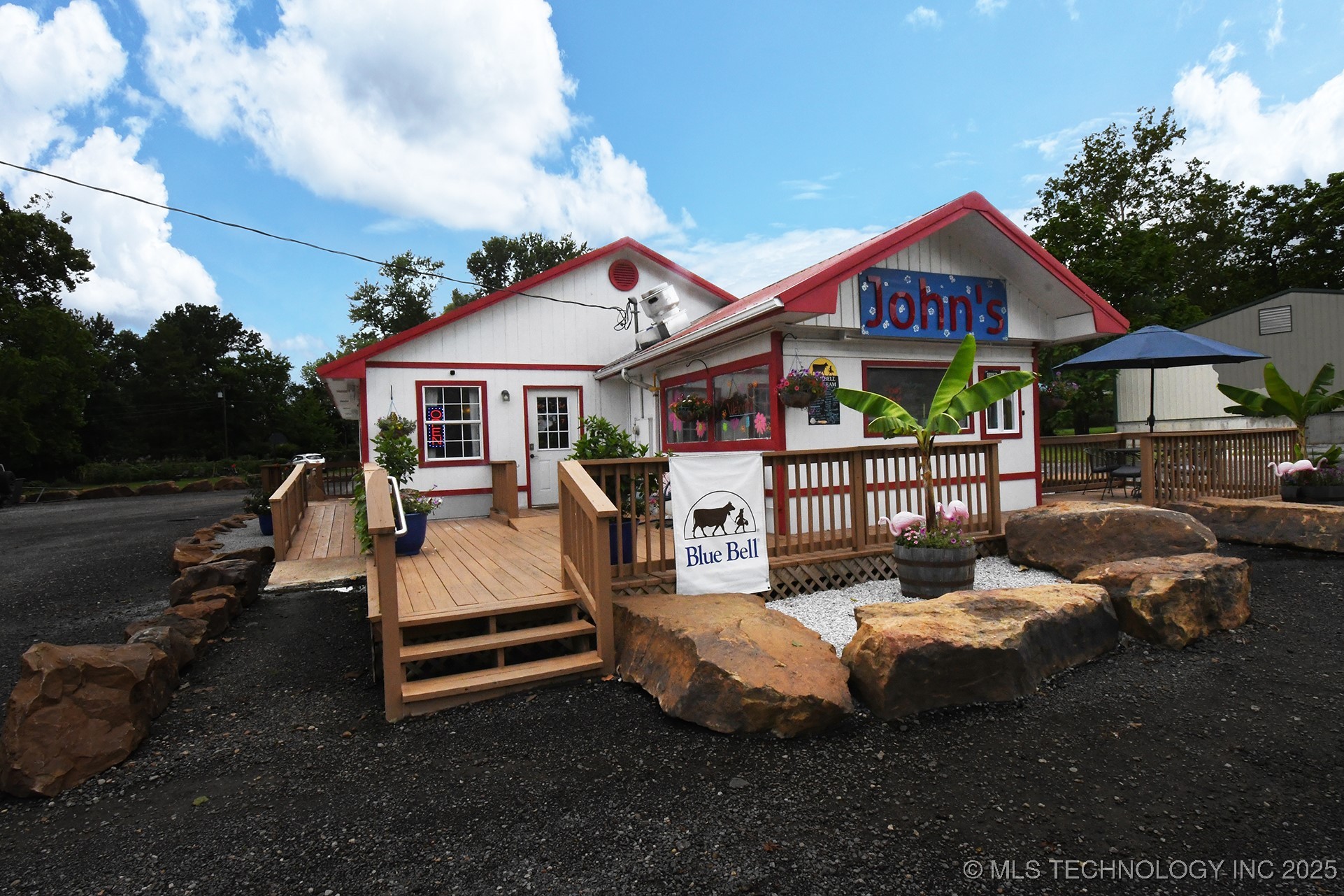 513 E Schley Street Property Photo 35