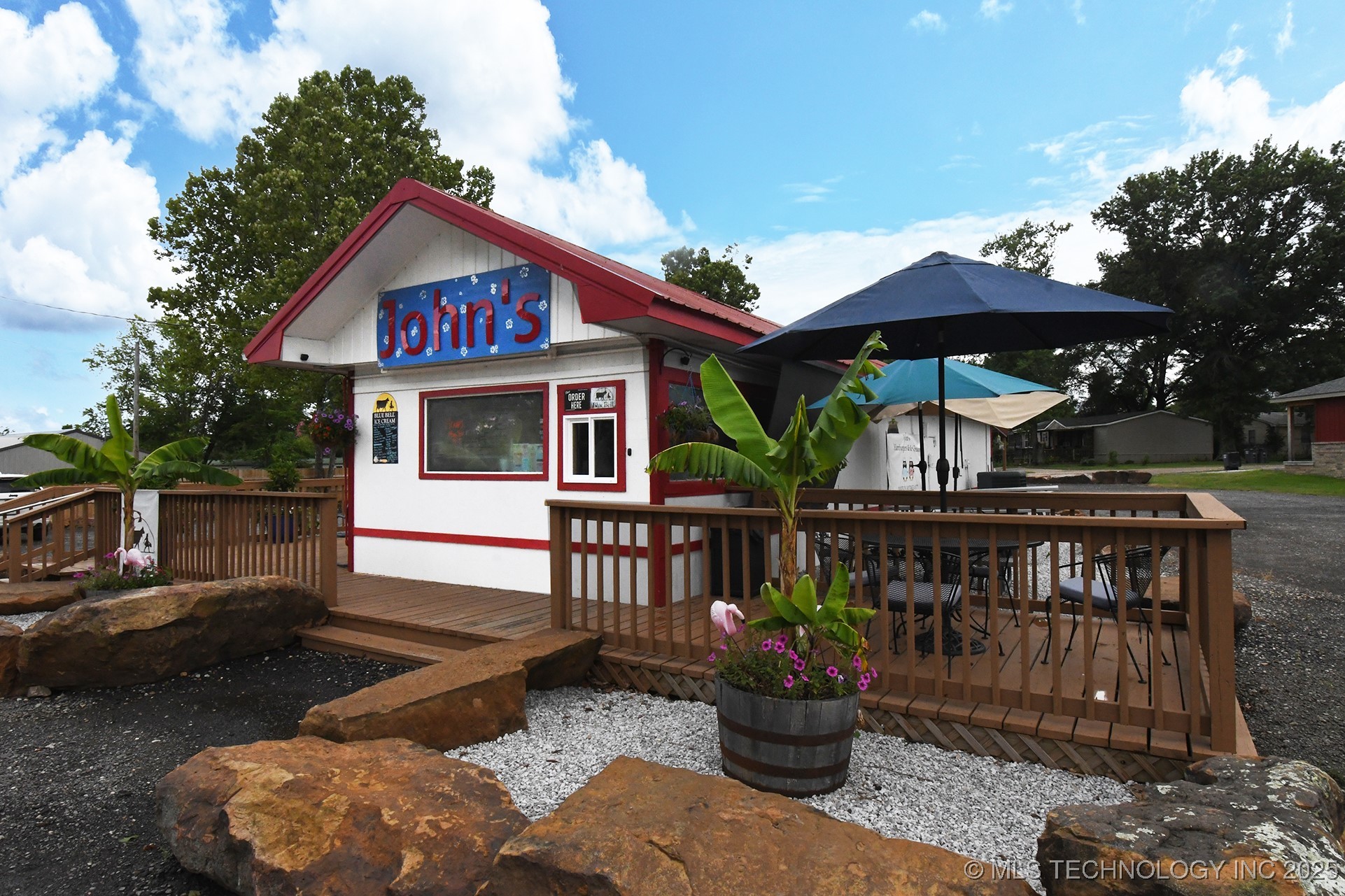 513 E Schley Street Property Photo 37