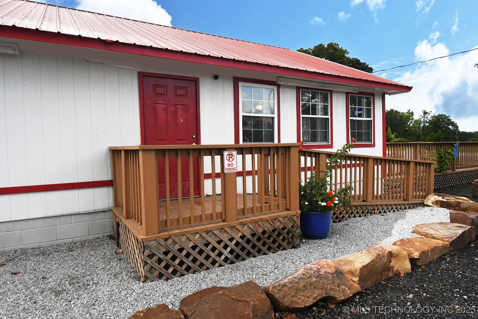 513 E Schley Street Property Photo 40