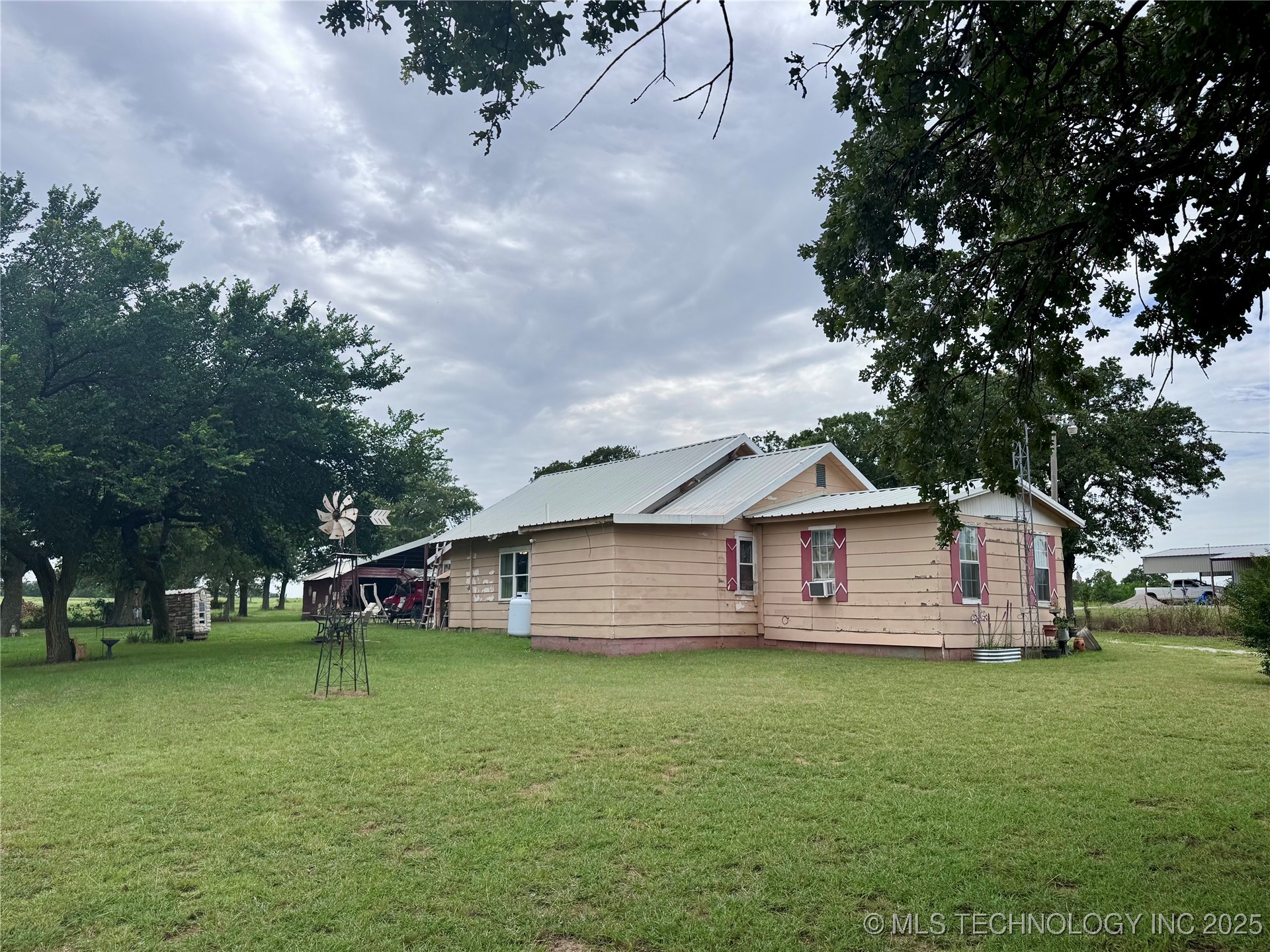 3691 No Man Road Property Photo 11