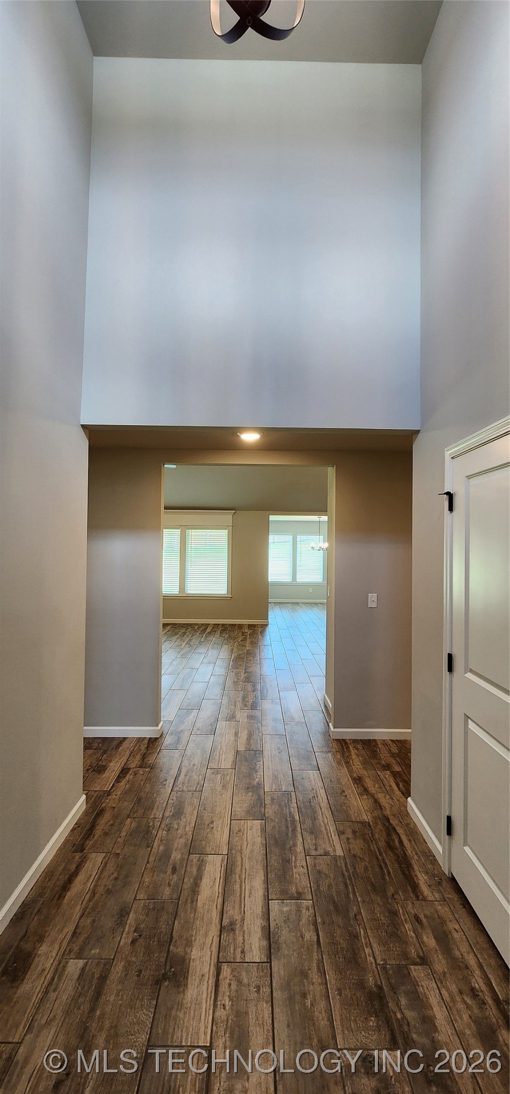 911 E Fulton Court Property Photo 2