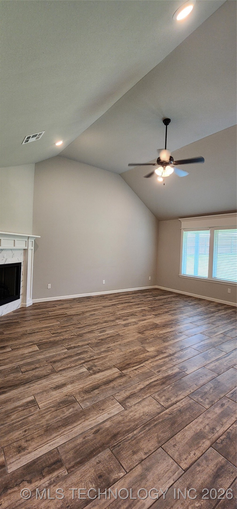 911 E Fulton Court Property Photo 5