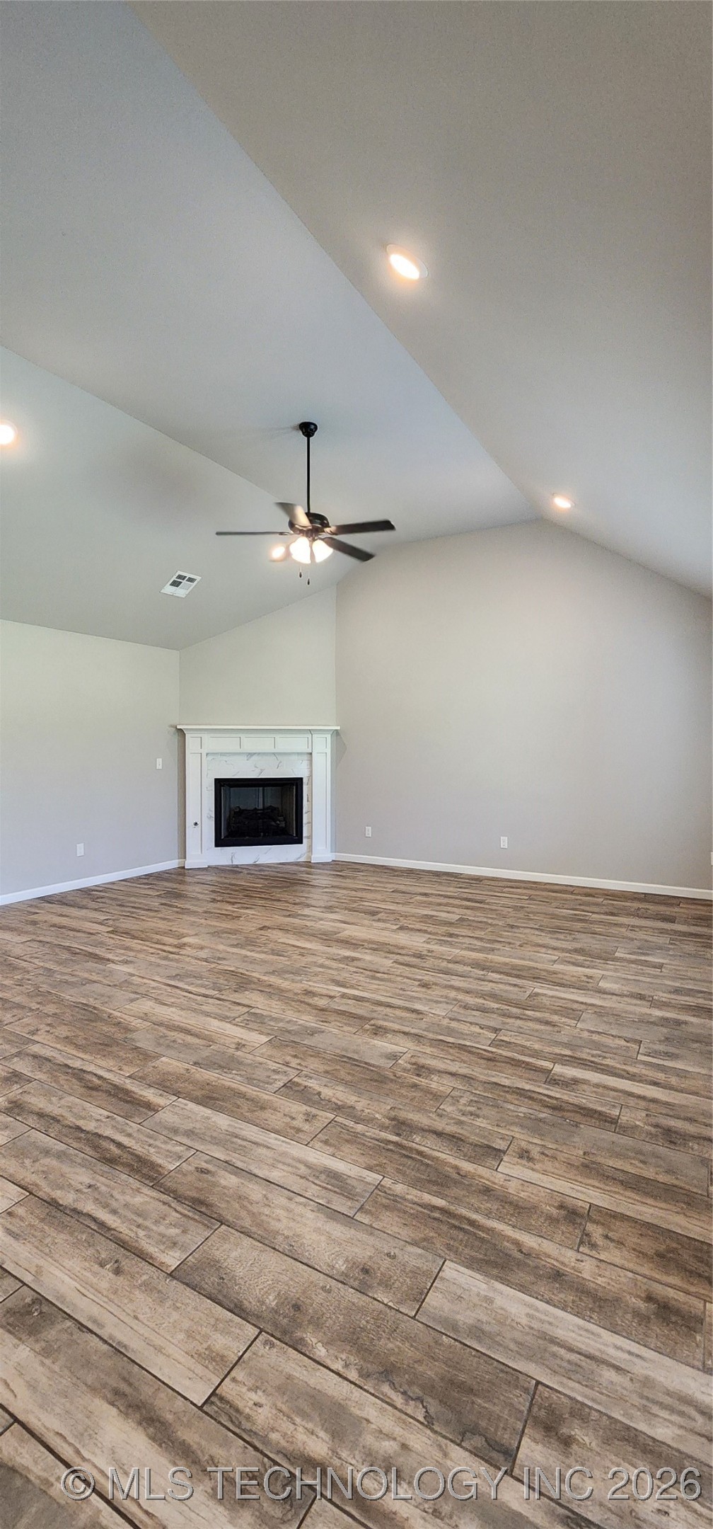 911 E Fulton Court Property Photo 11