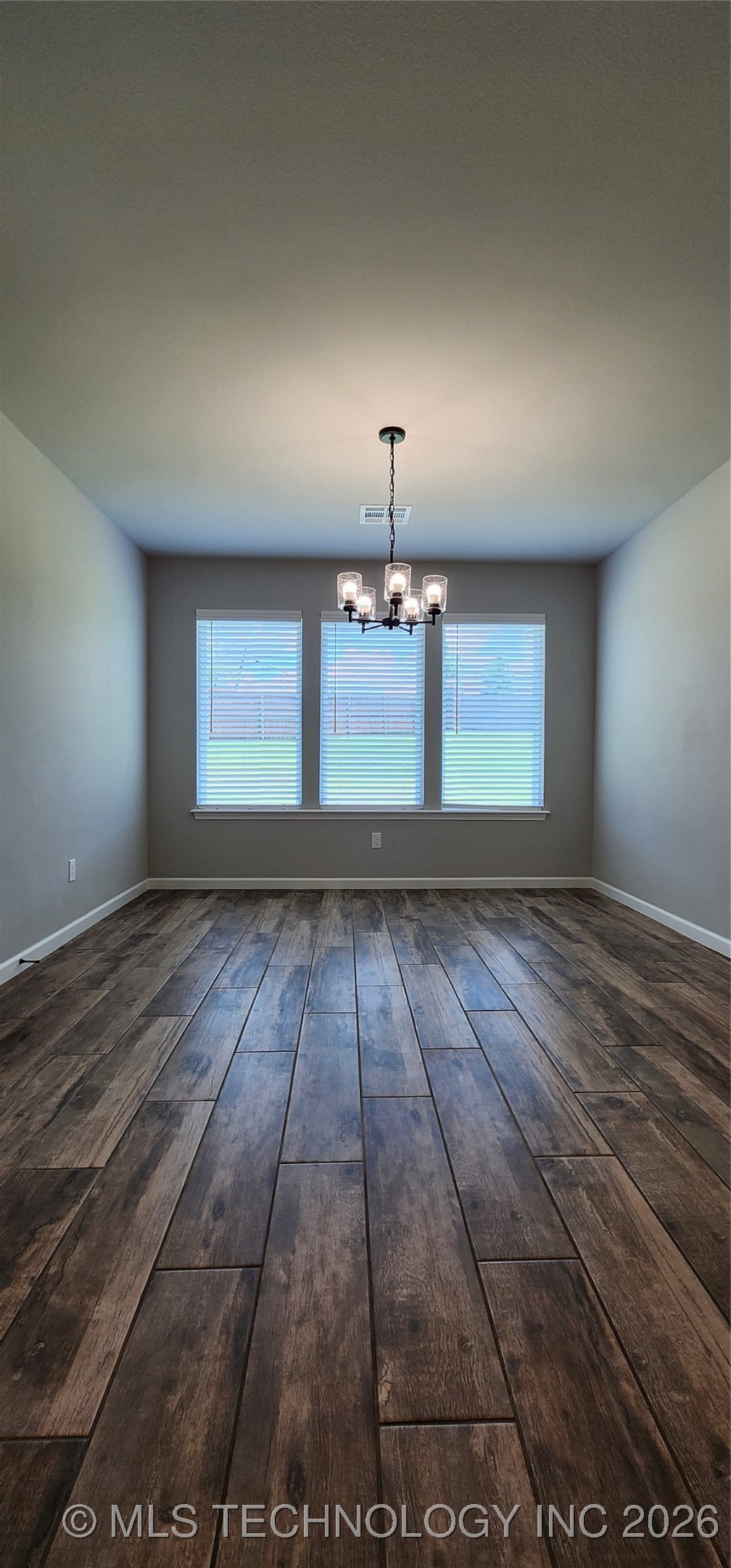 911 E Fulton Court Property Photo 12