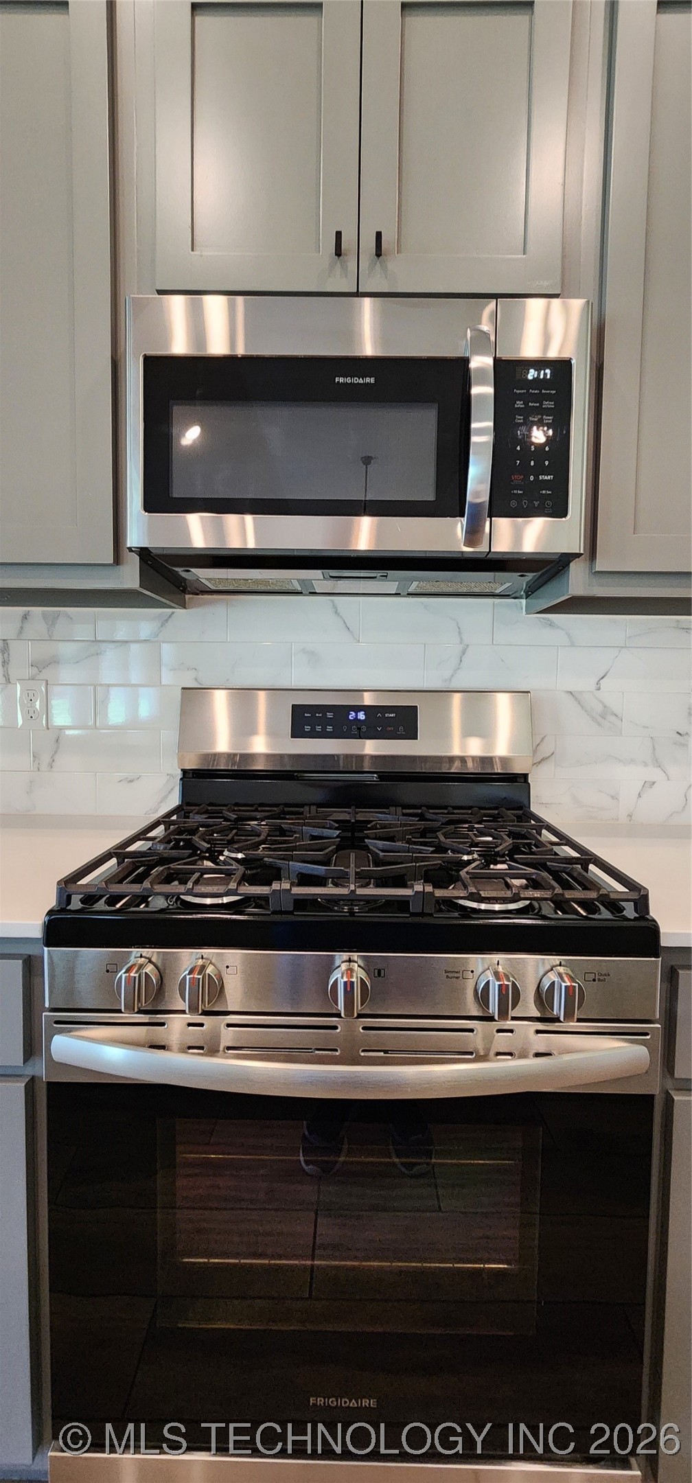 911 E Fulton Court Property Photo 16