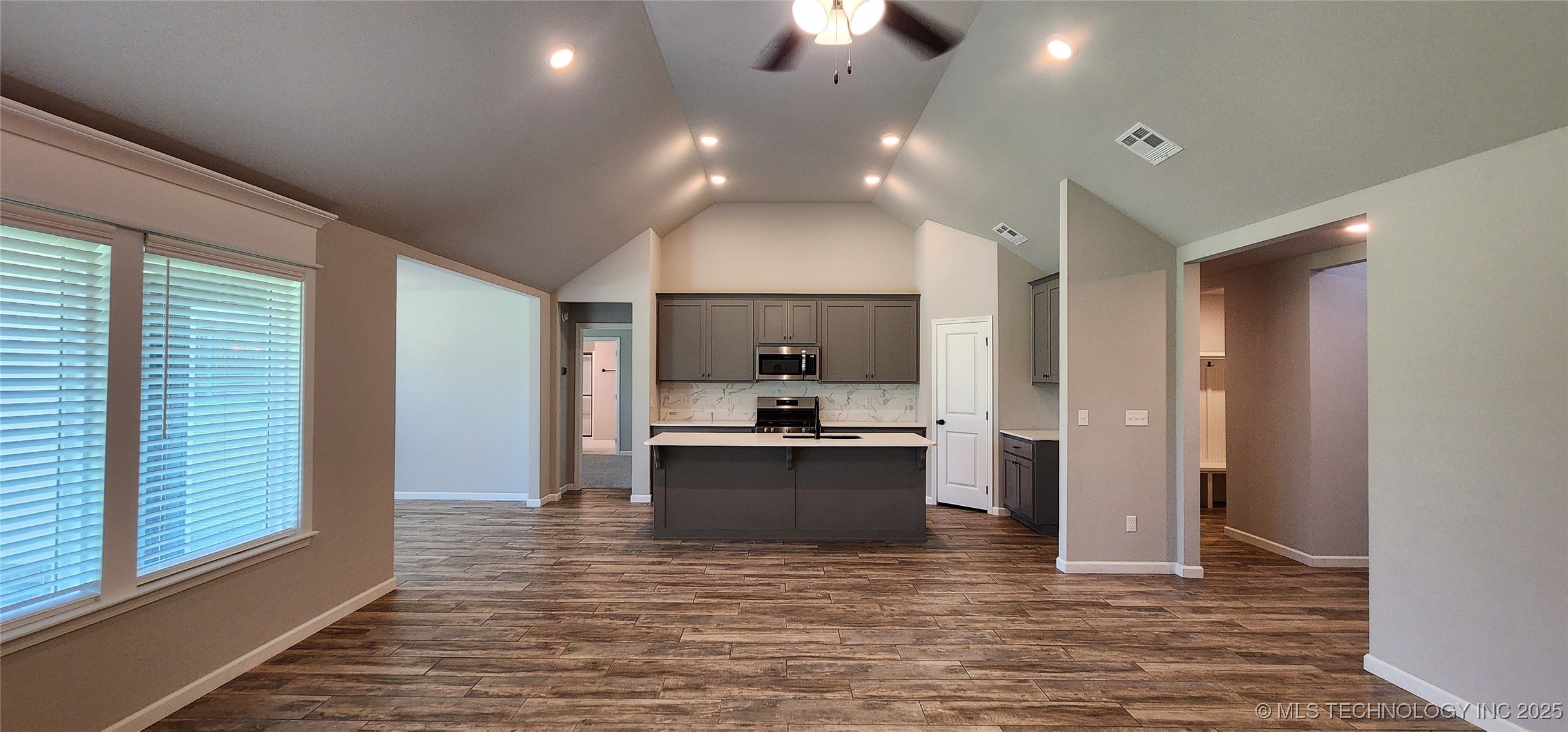 911 E Fulton Court Property Photo 20