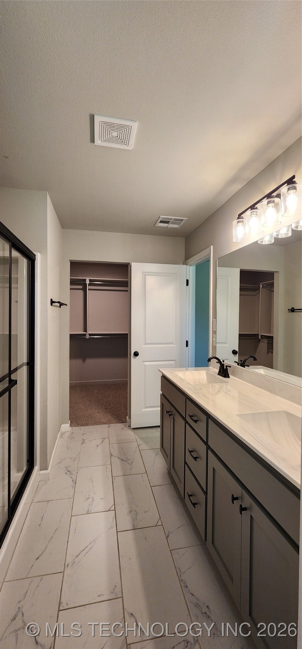 911 E Fulton Court Property Photo 26