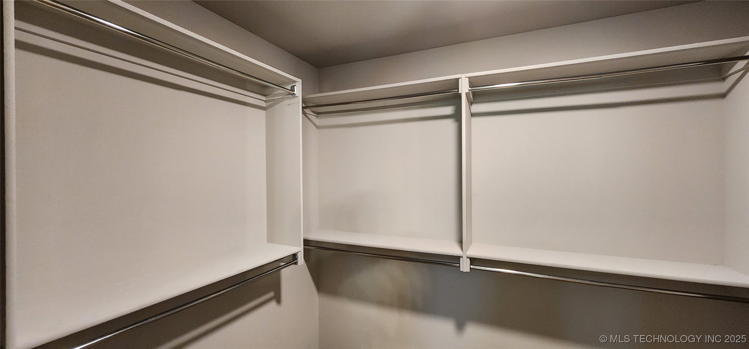 911 E Fulton Court Property Photo 27