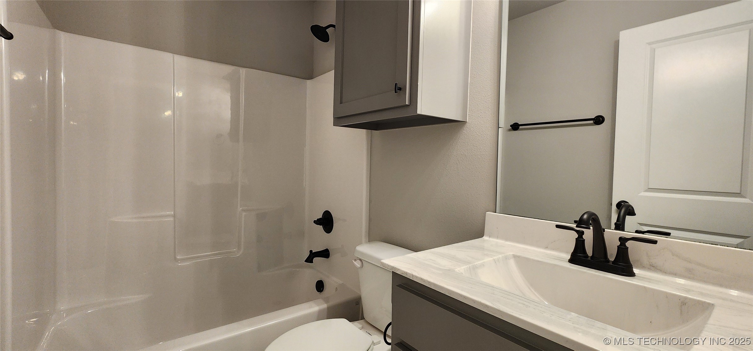 911 E Fulton Court Property Photo 31