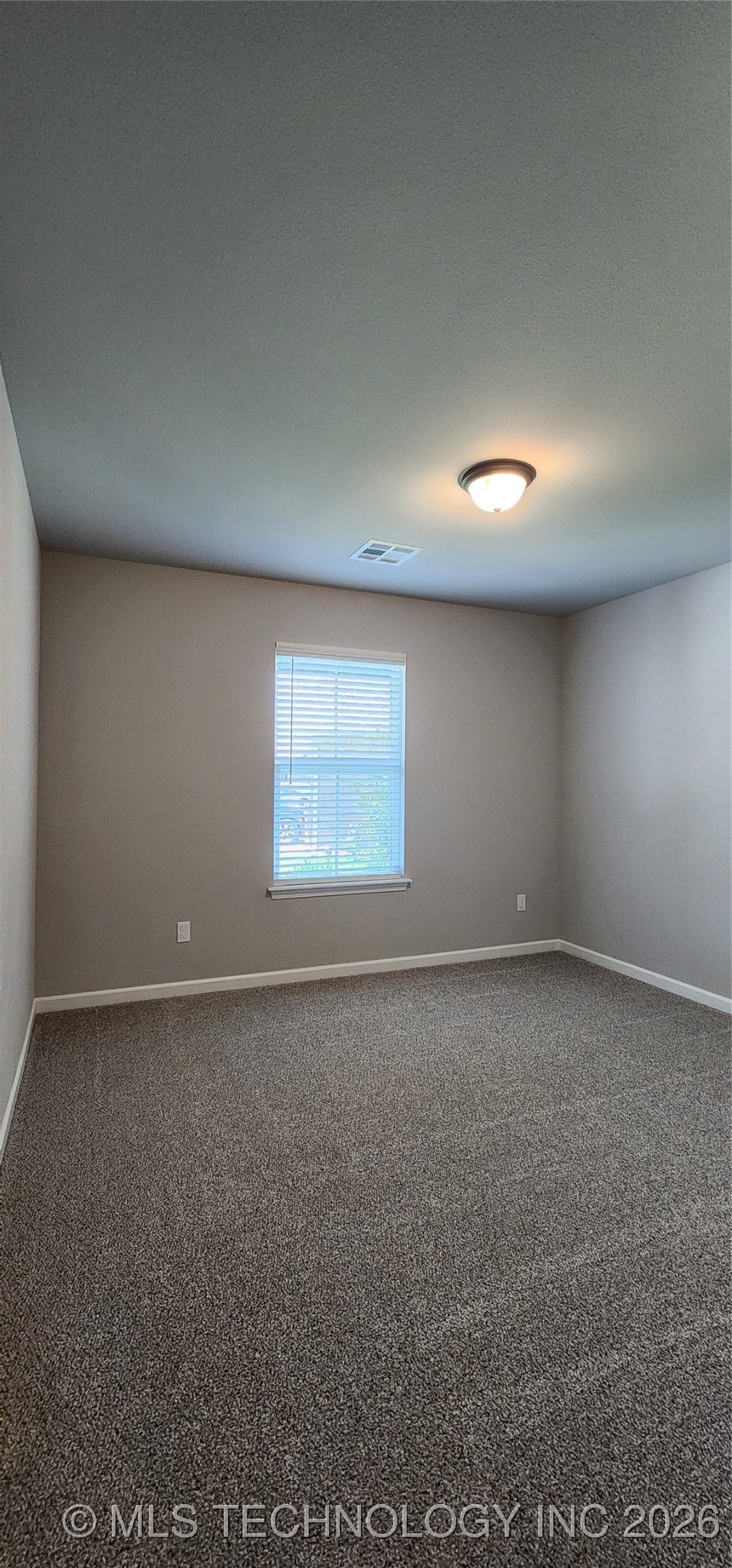 911 E Fulton Court Property Photo 32