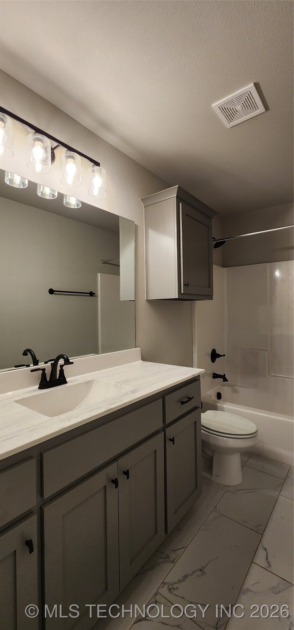 911 E Fulton Court Property Photo 34