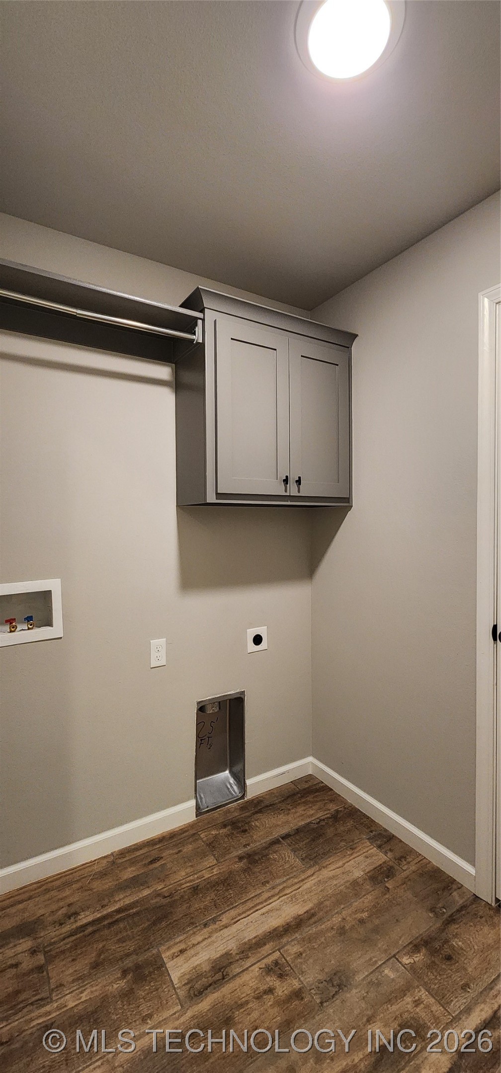 911 E Fulton Court Property Photo 37