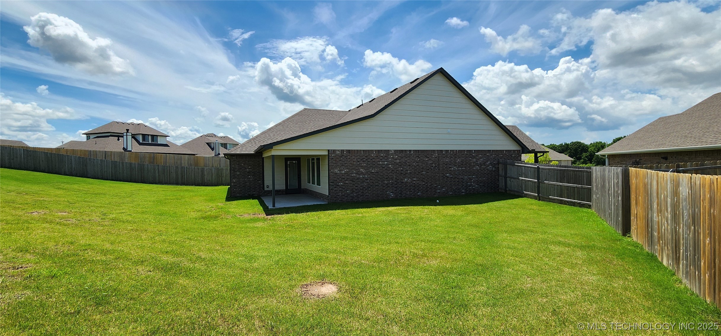 911 E Fulton Court Property Photo 39