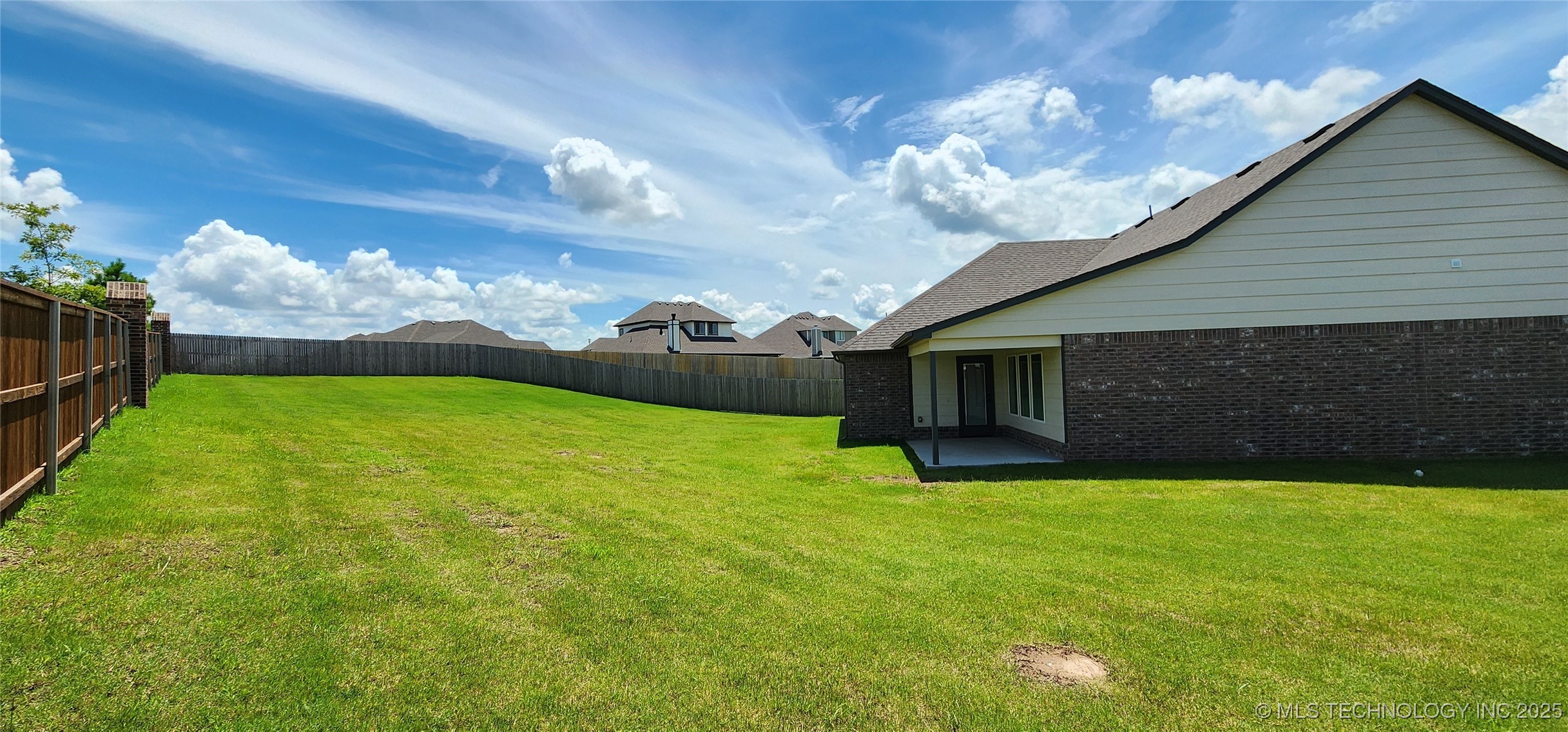 911 E Fulton Court Property Photo 40