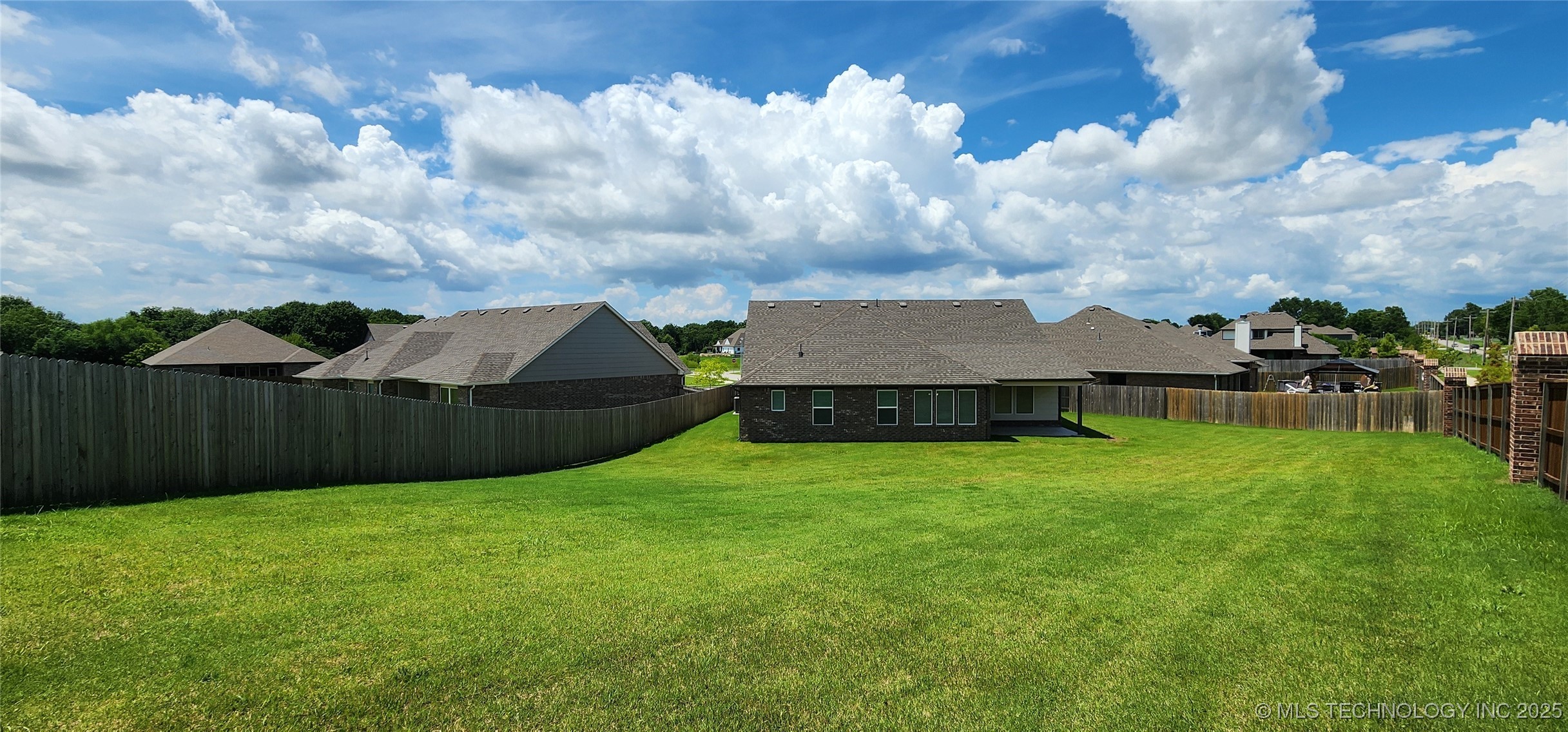 911 E Fulton Court Property Photo 42