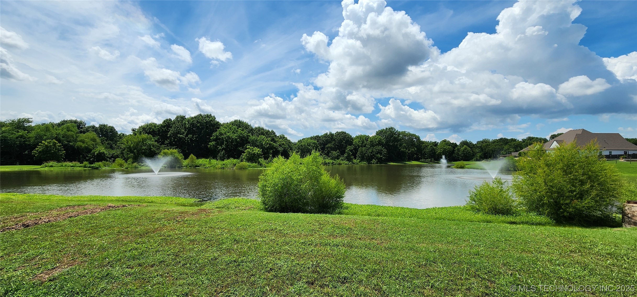 911 E Fulton Court Property Photo 44