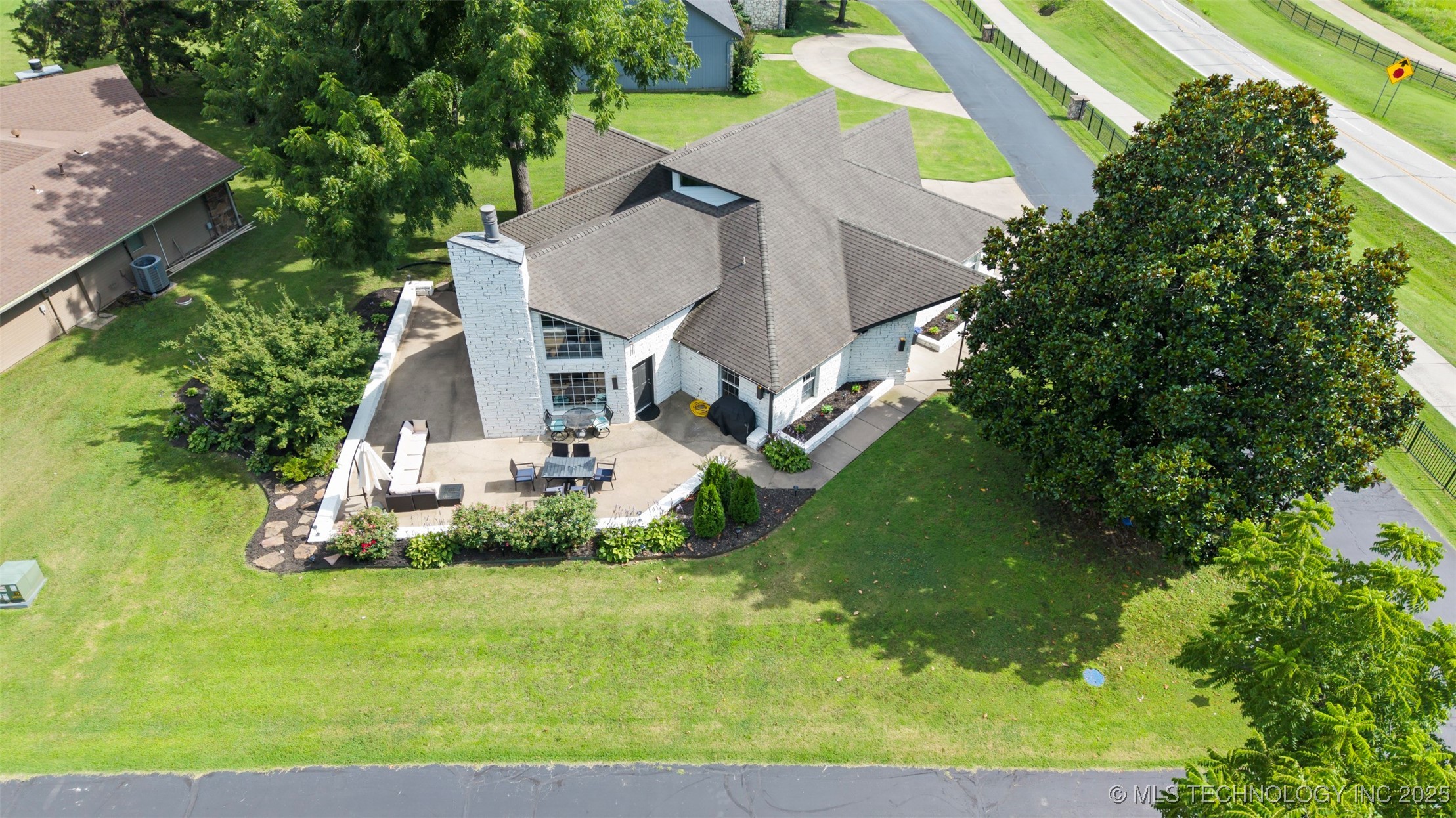 56901 E Walnut Property Photo 3