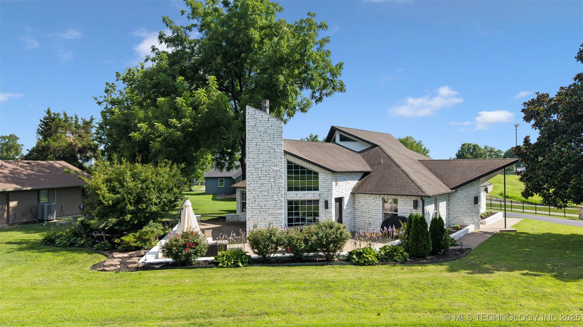 56901 E Walnut Property Photo 7