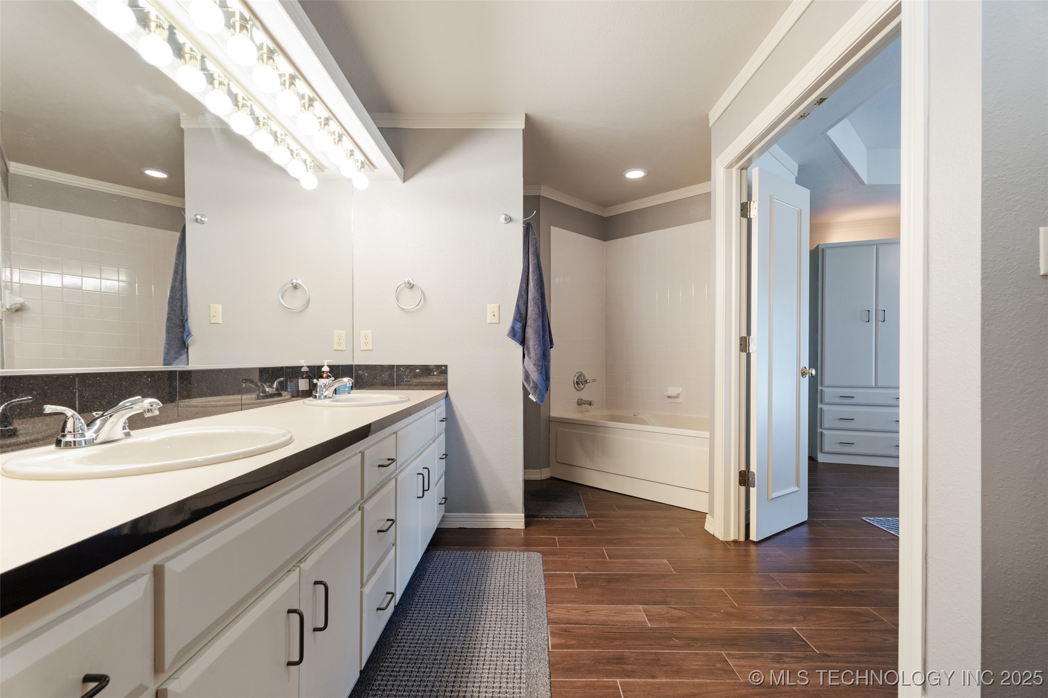 56901 E Walnut Property Photo 27