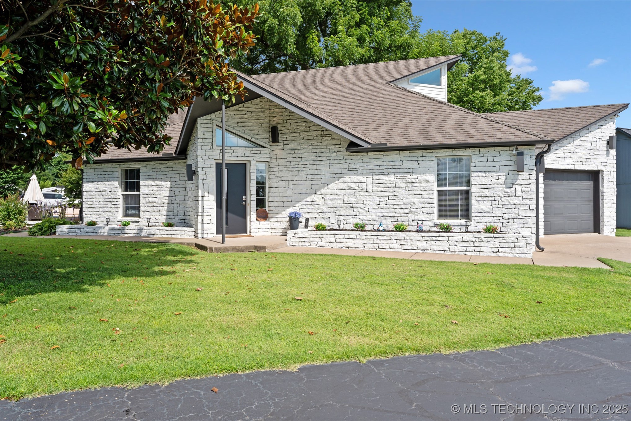 56901 E Walnut Property Photo 41