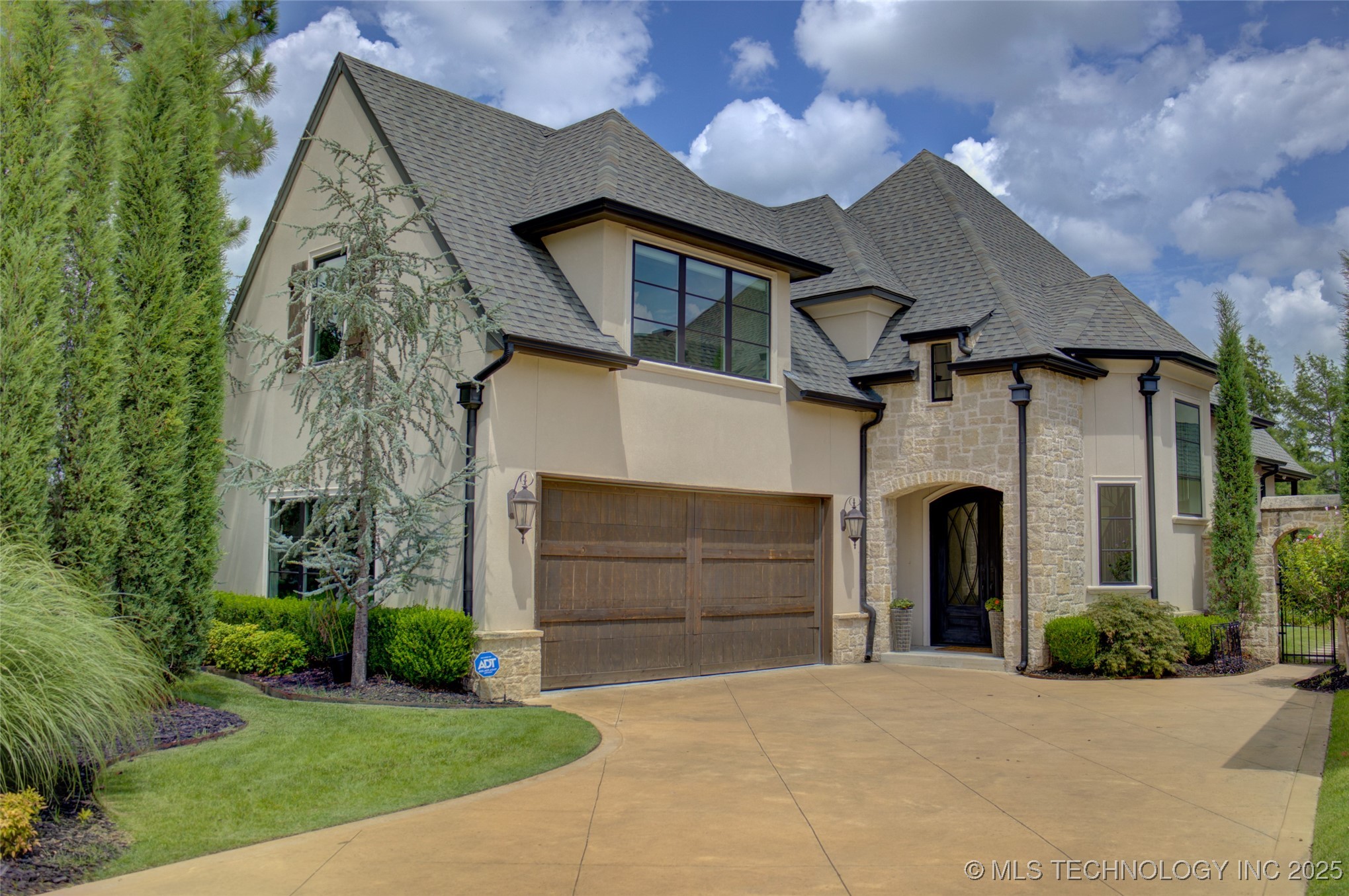 4401 S Yellow Pine Avenue Property Photo 1