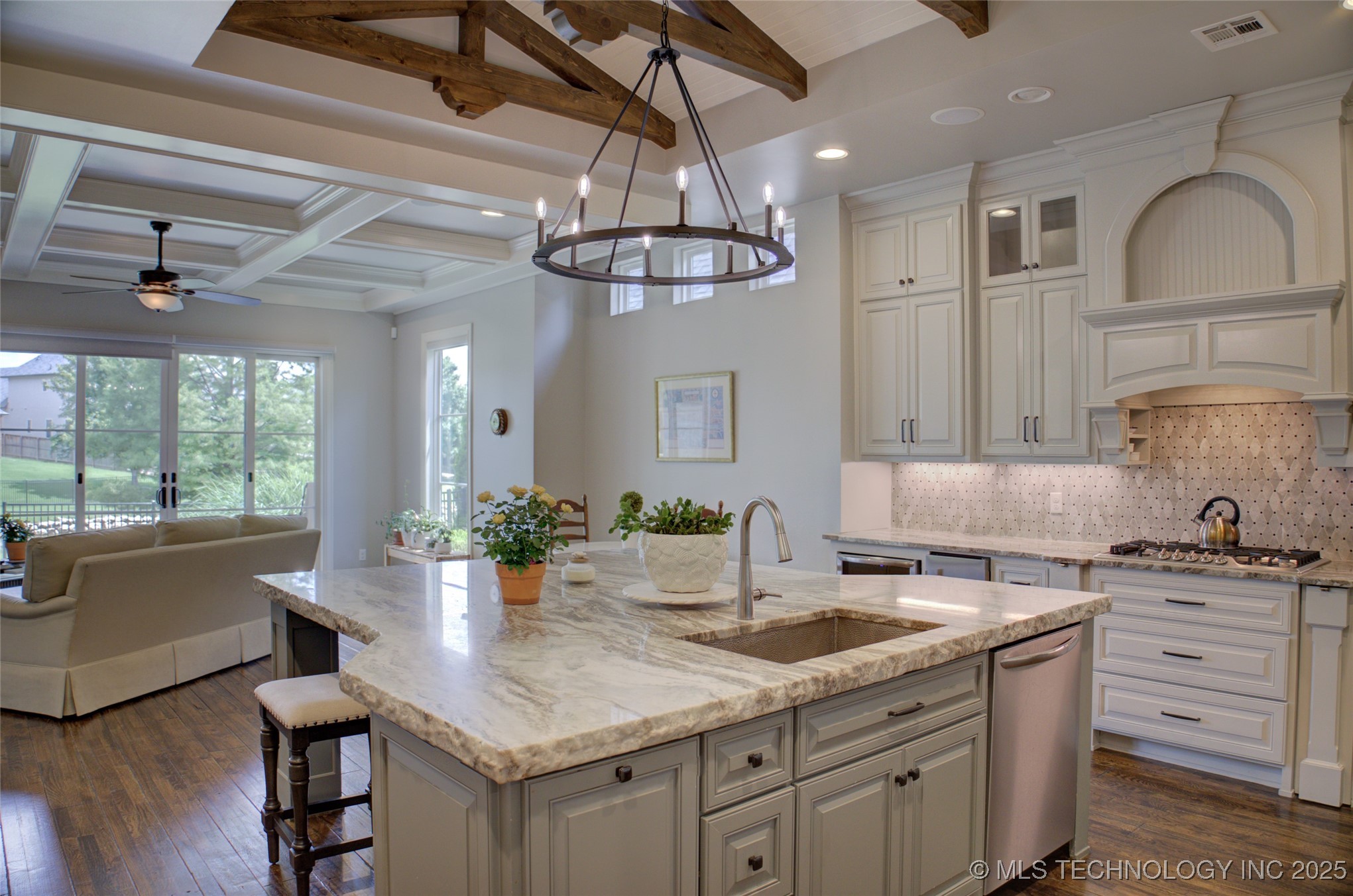 4401 S Yellow Pine Avenue Property Photo 9