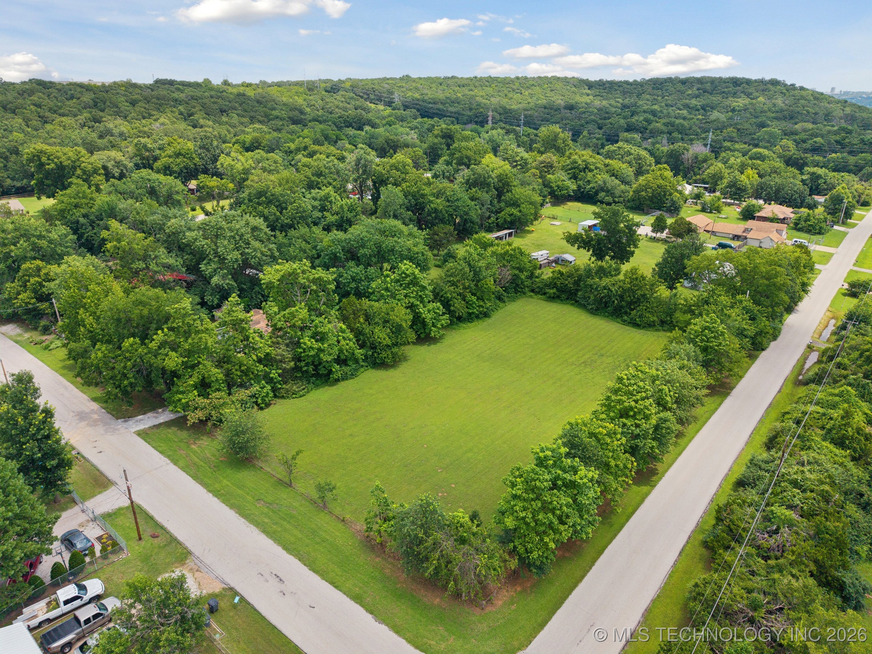 6715 S Houston Avenue Property Photo 1