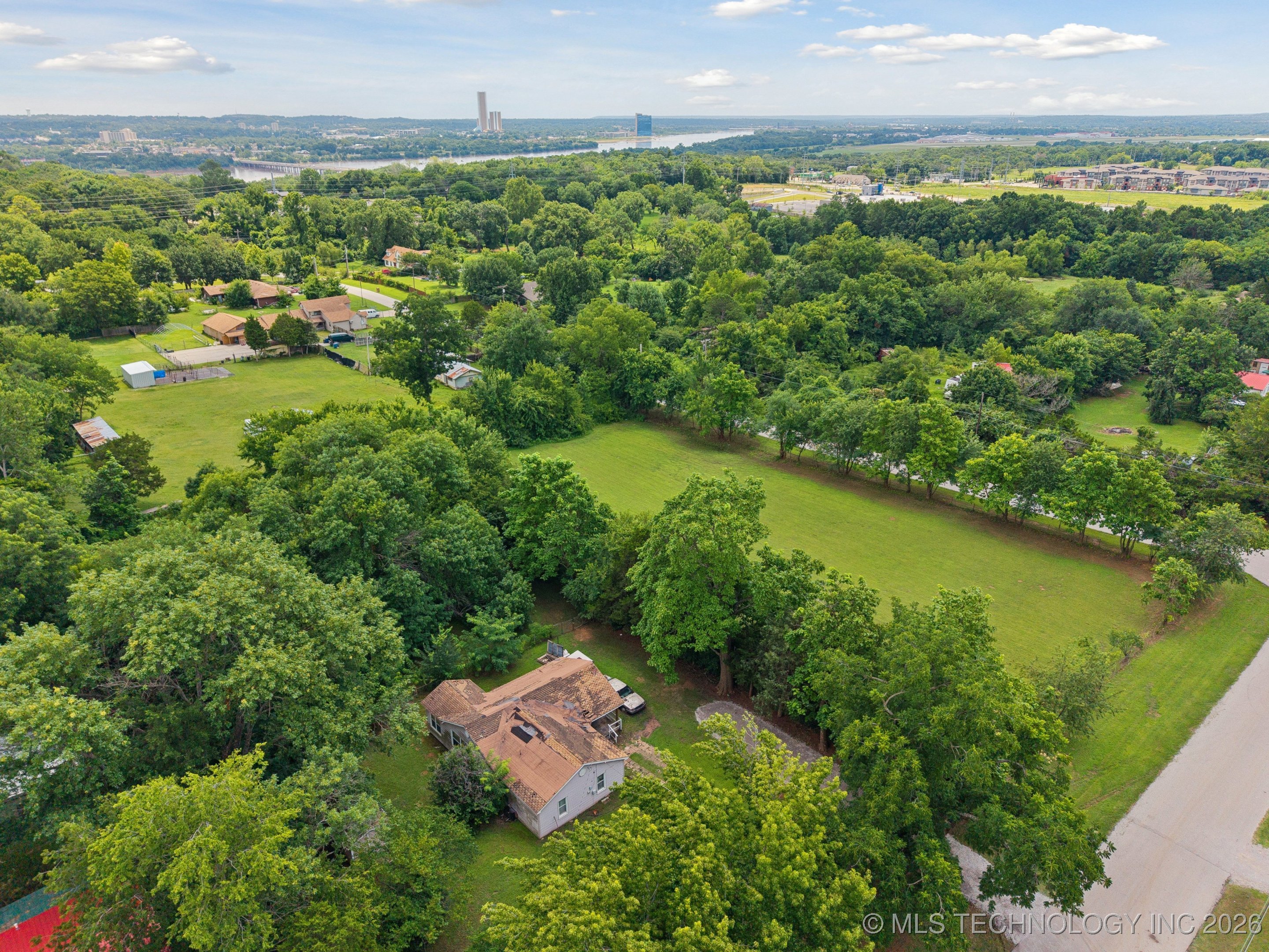 6715 S Houston Avenue Property Photo 3