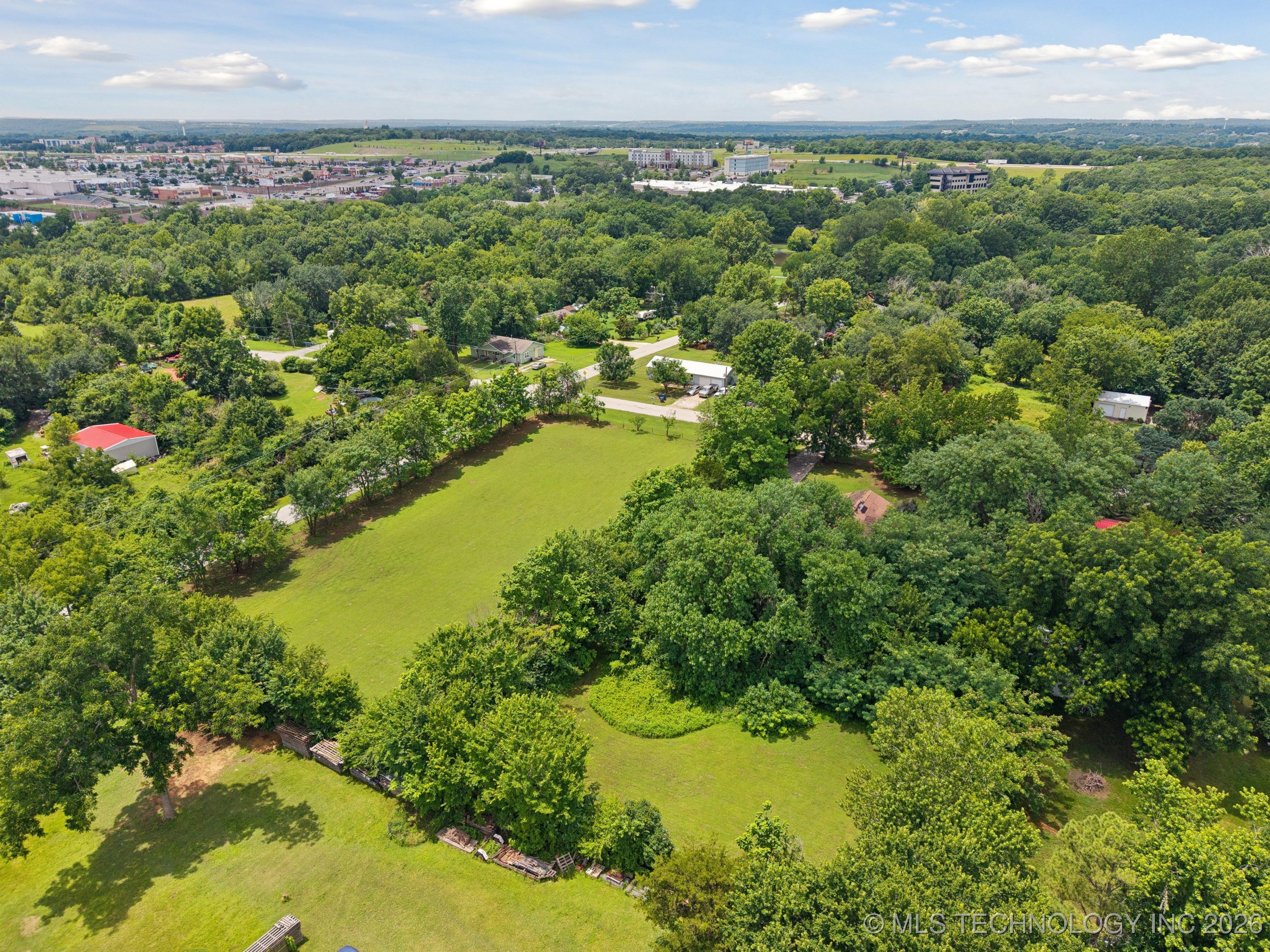 6715 S Houston Avenue Property Photo 4