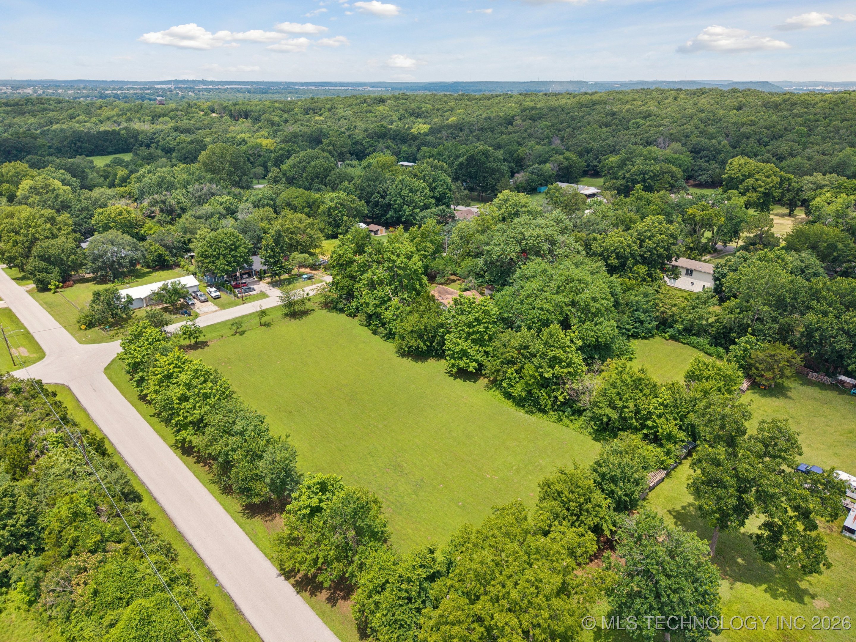 6715 S Houston Avenue Property Photo 5